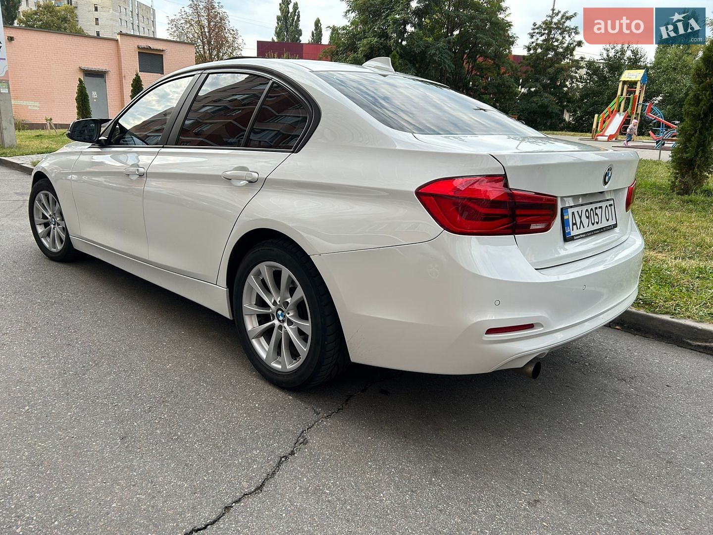 BMW 3 Series 2016 VIN WBA8E5G54GNT95068 фото оголошення 5 з 17