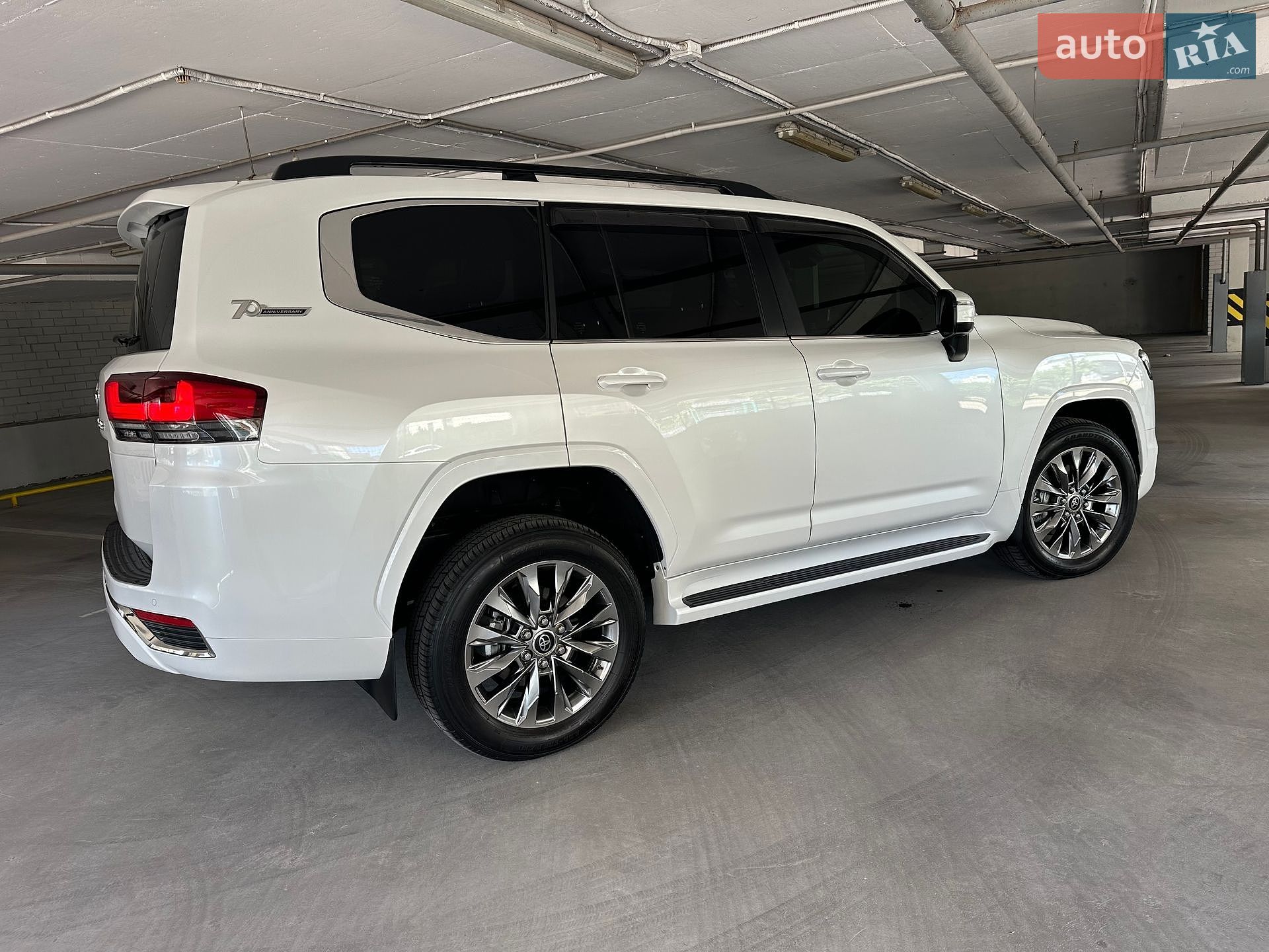 Toyota Land Cruiser 2021 VIN JTMAAABJX04004546 фото оголошення 6 з 63
