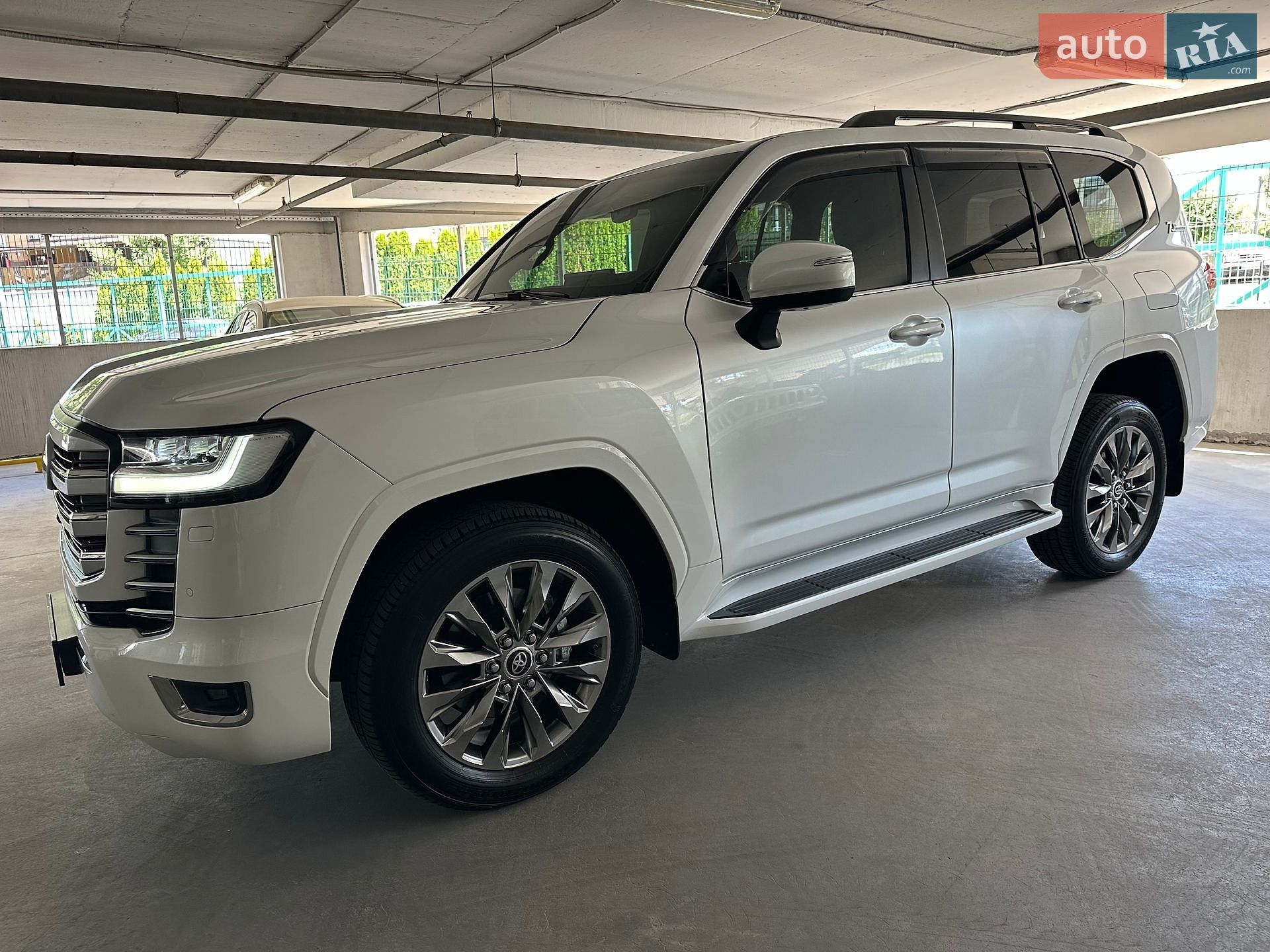 Toyota Land Cruiser 2021 VIN JTMAAABJX04004546 фото оголошення 16 з 63