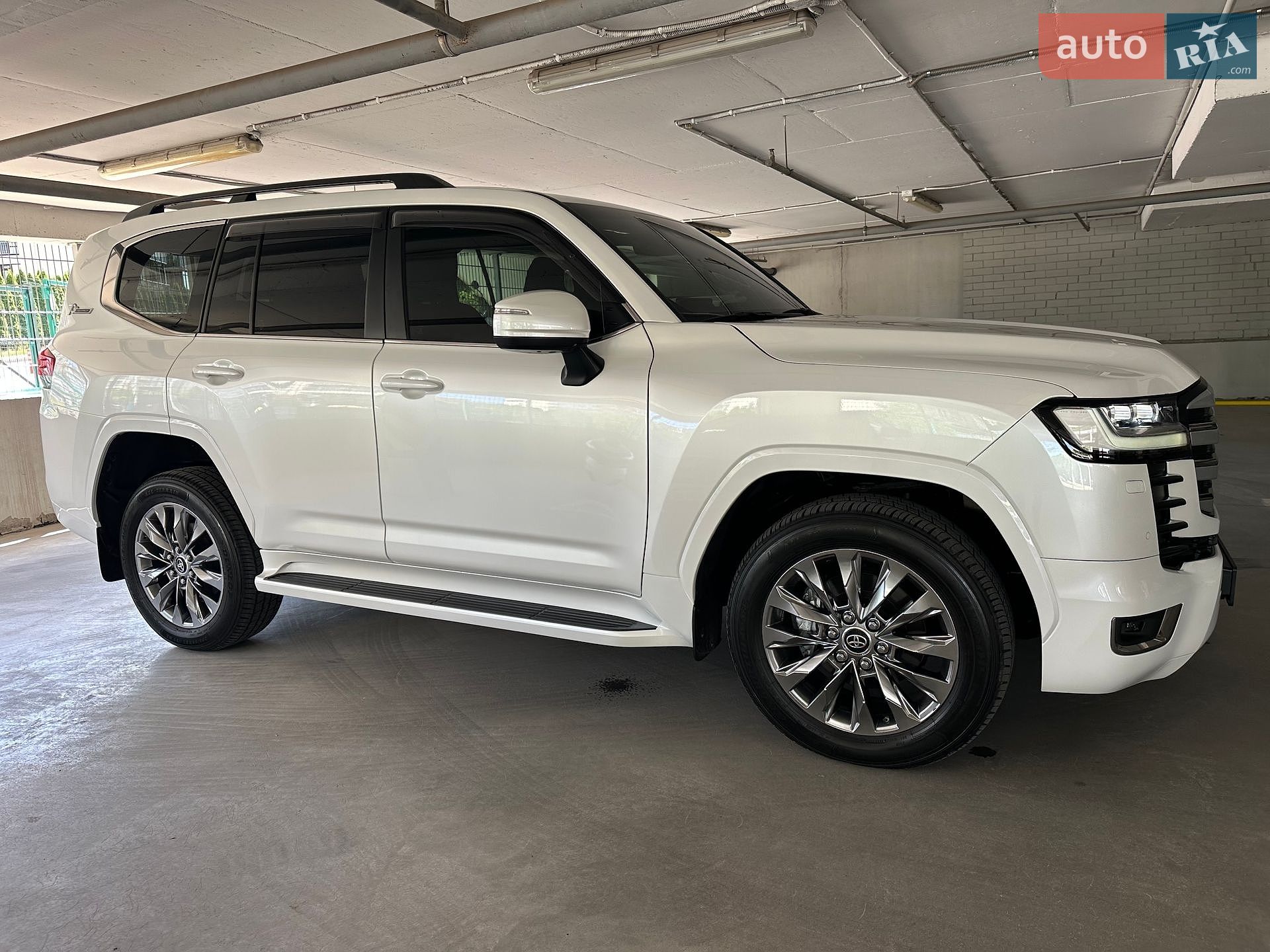 Toyota Land Cruiser 2021 VIN JTMAAABJX04004546 фото оголошення 23 з 63