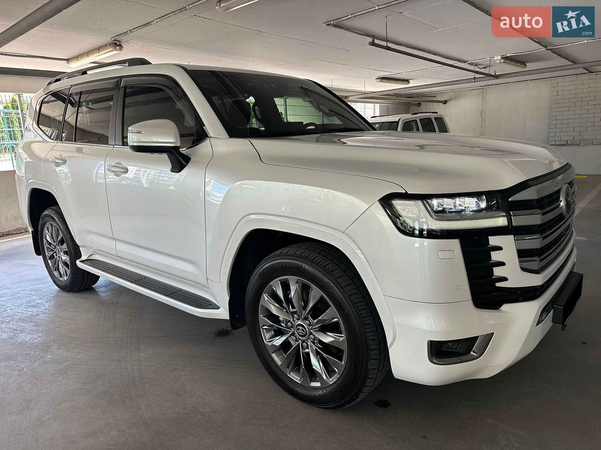 Toyota Land Cruiser 2021 VIN JTMAAABJX04004546 фото оголошення 24 з 63