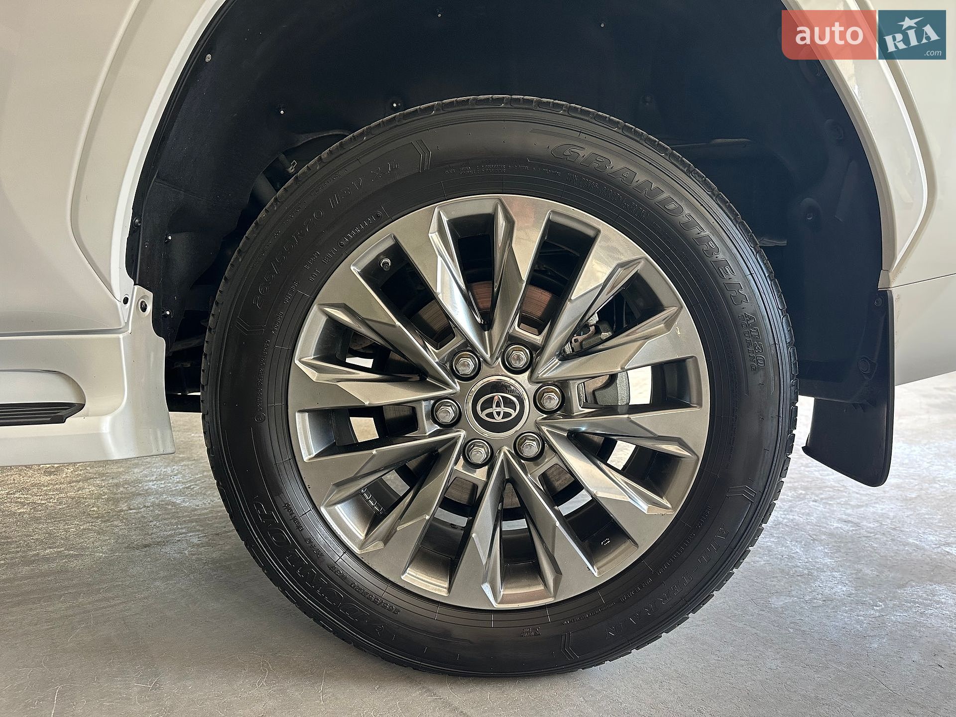 Toyota Land Cruiser 2021 VIN JTMAAABJX04004546 фото оголошення 30 з 63