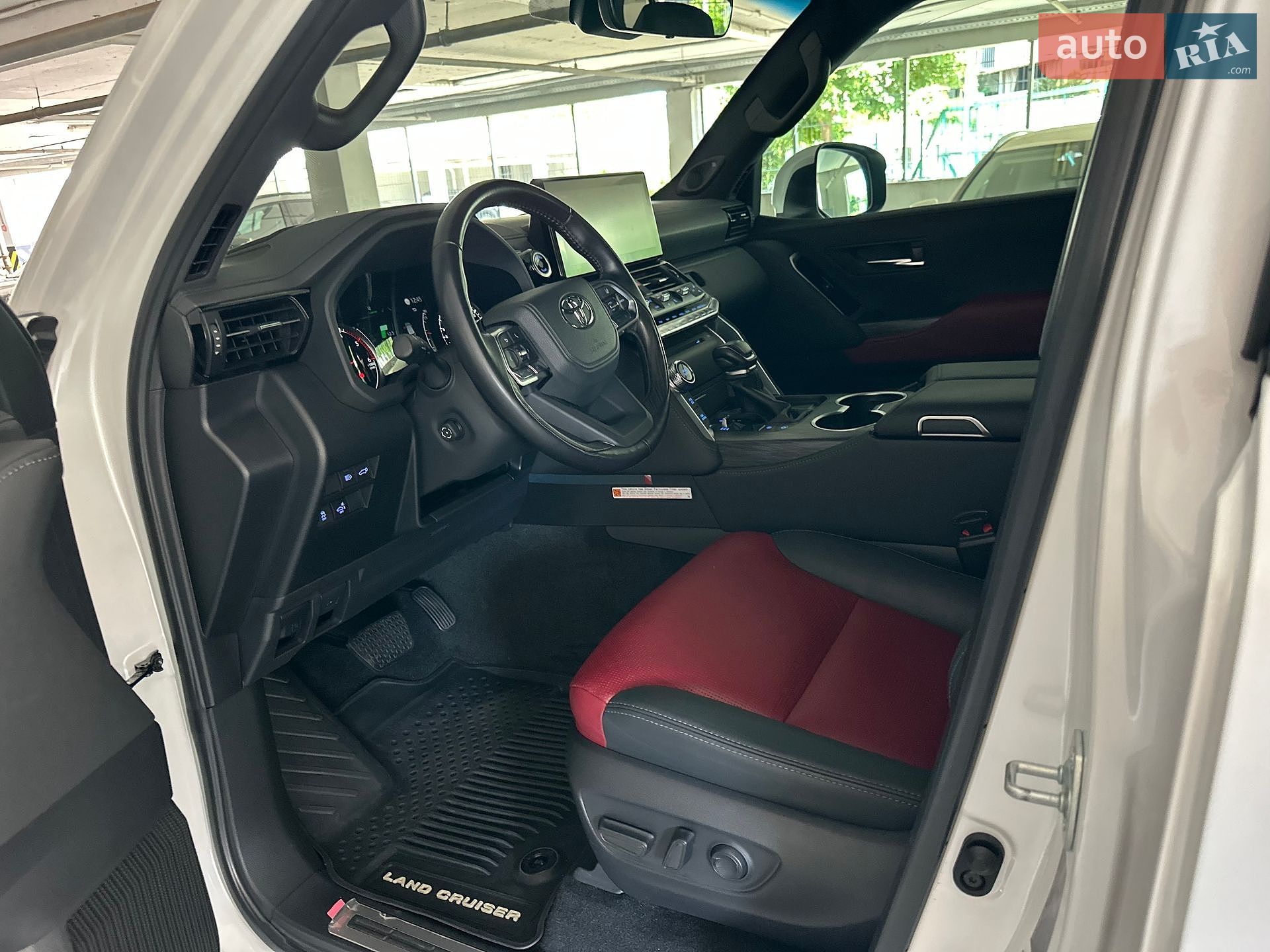 Toyota Land Cruiser 2021 VIN JTMAAABJX04004546 фото оголошення 38 з 63
