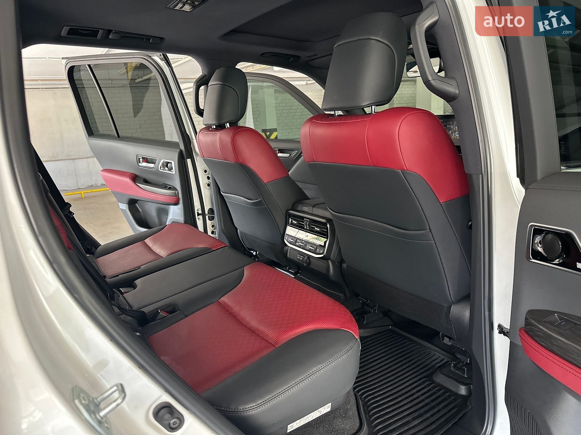 Toyota Land Cruiser 2021 VIN JTMAAABJX04004546 фото оголошення 44 з 63