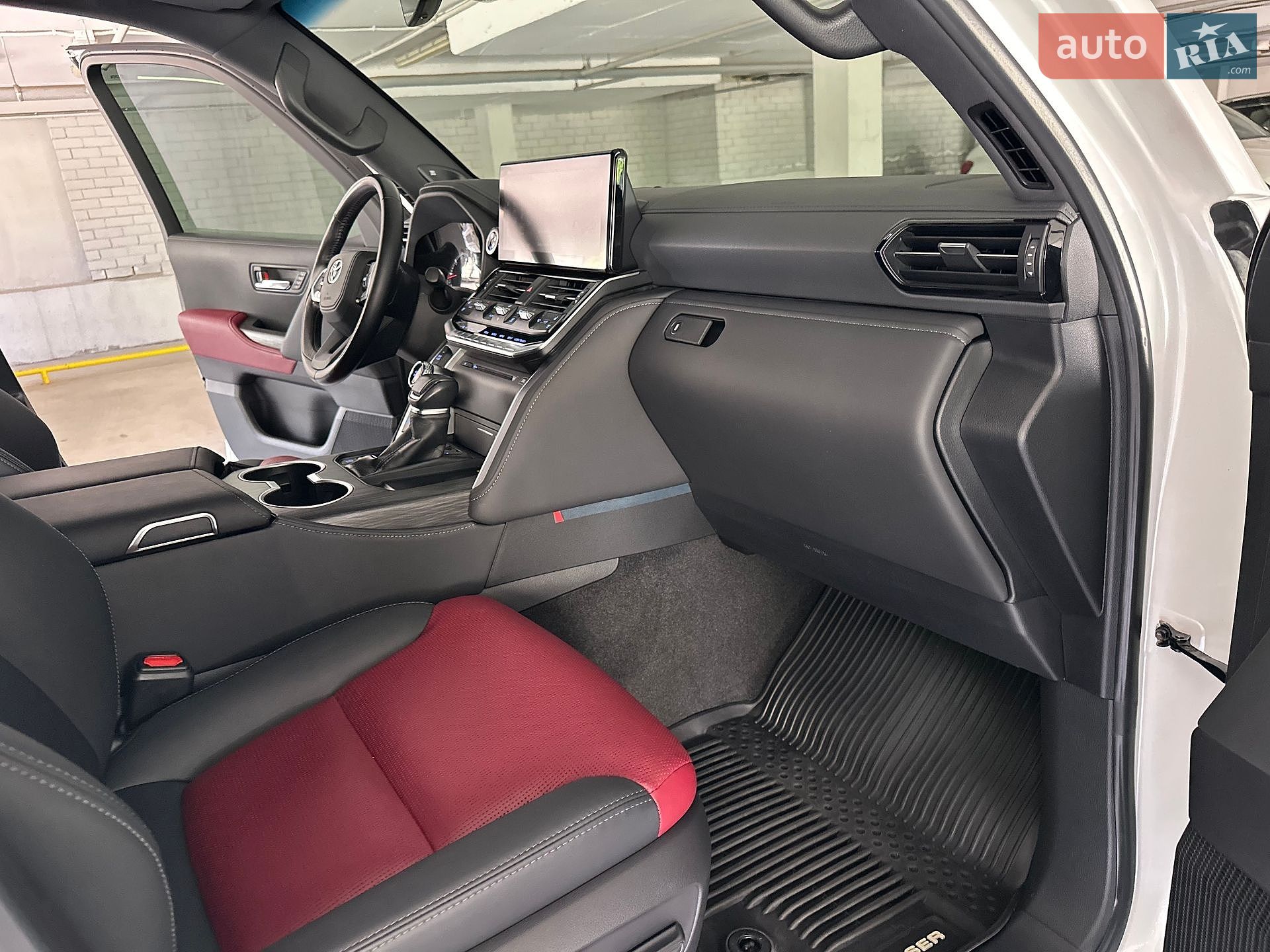 Toyota Land Cruiser 2021 VIN JTMAAABJX04004546 фото оголошення 46 з 63
