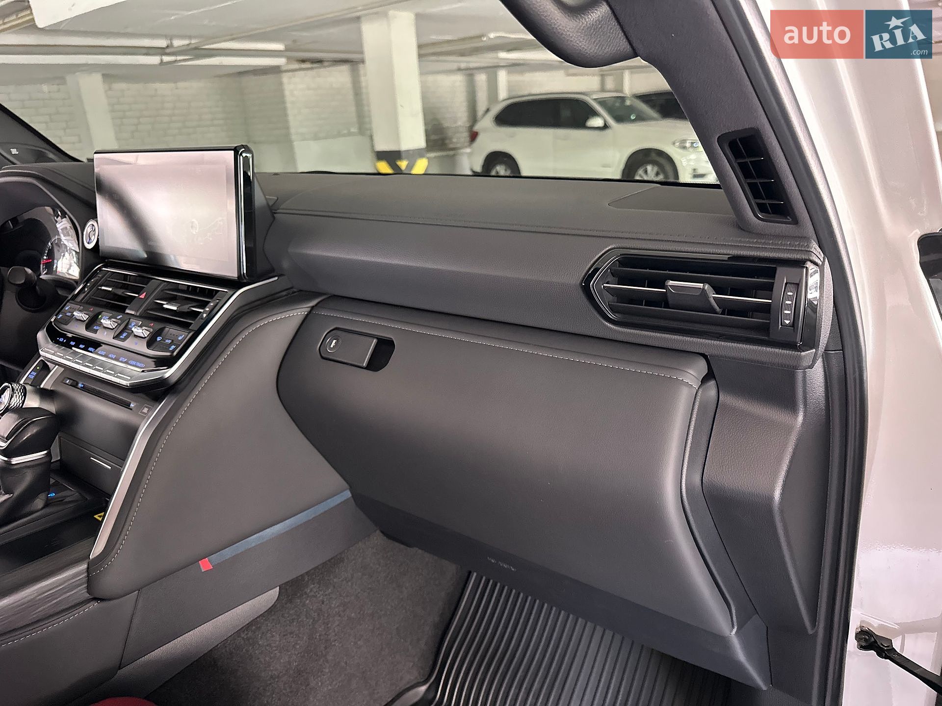 Toyota Land Cruiser 2021 VIN JTMAAABJX04004546 фото оголошення 47 з 63