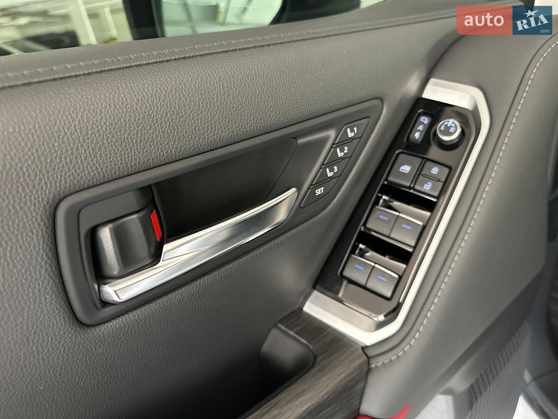 Toyota Land Cruiser 2021 VIN JTMAAABJX04004546 фото оголошення 54 з 63