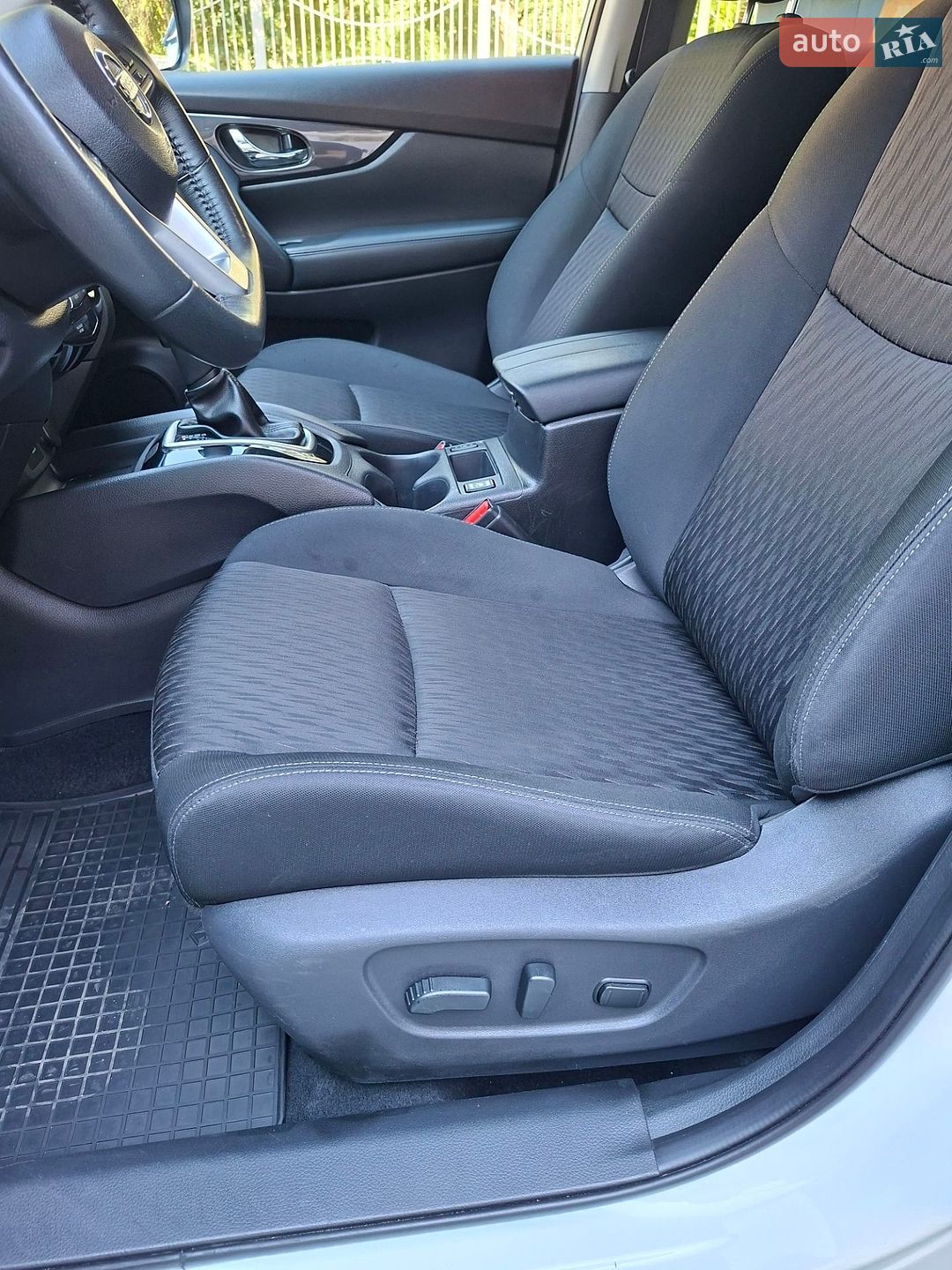 Nissan Rogue 2018 VIN KNMAT2MT3JP580204 фото оголошення 9 з 25