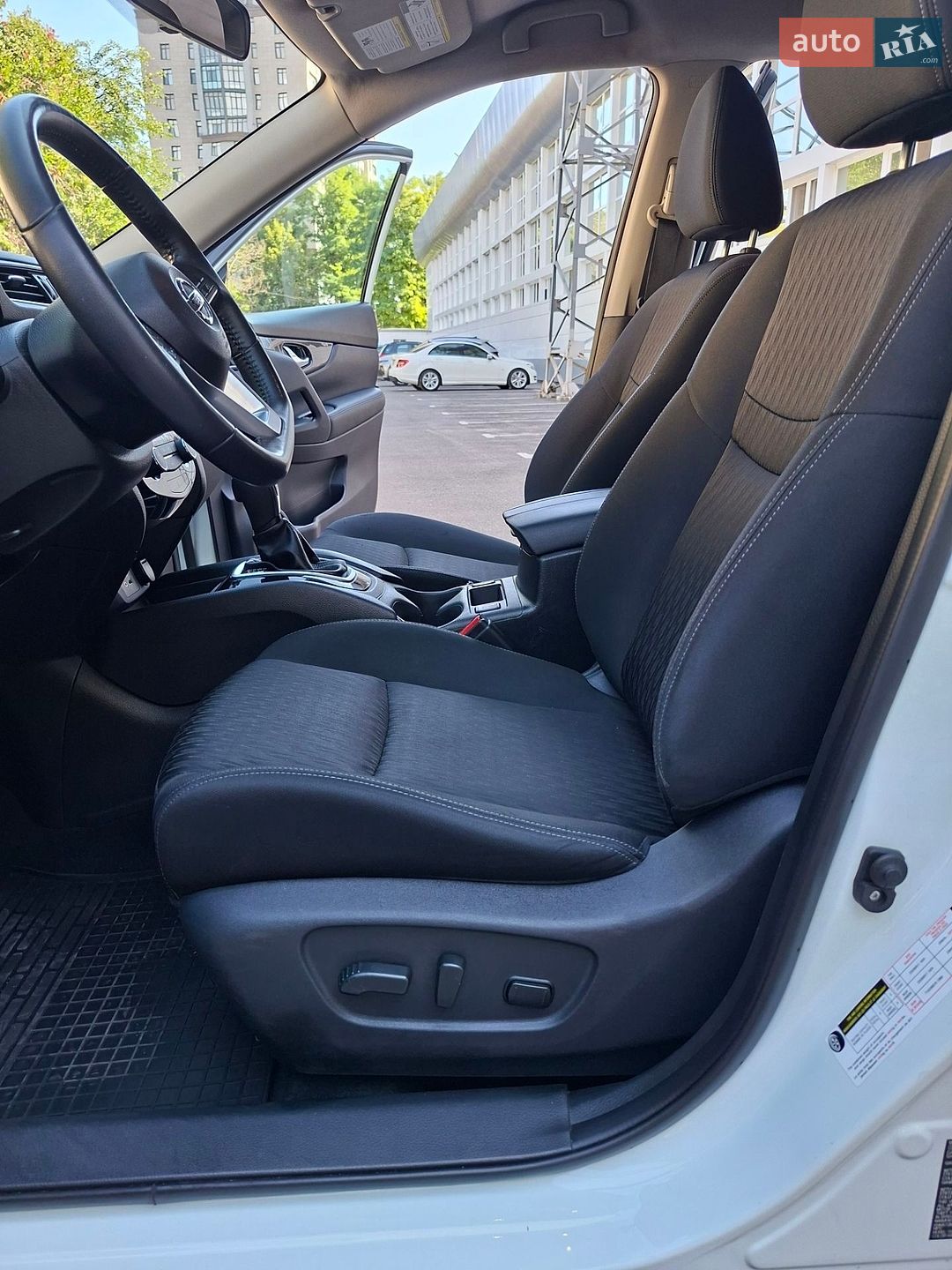 Nissan Rogue 2018 VIN KNMAT2MT3JP580204 фото оголошення 18 з 25