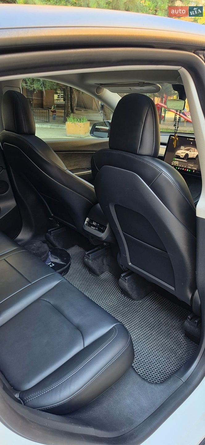 Tesla Model Y 2022 VIN 7SAYGDEF2NF457519 фото оголошення 10 з 23
