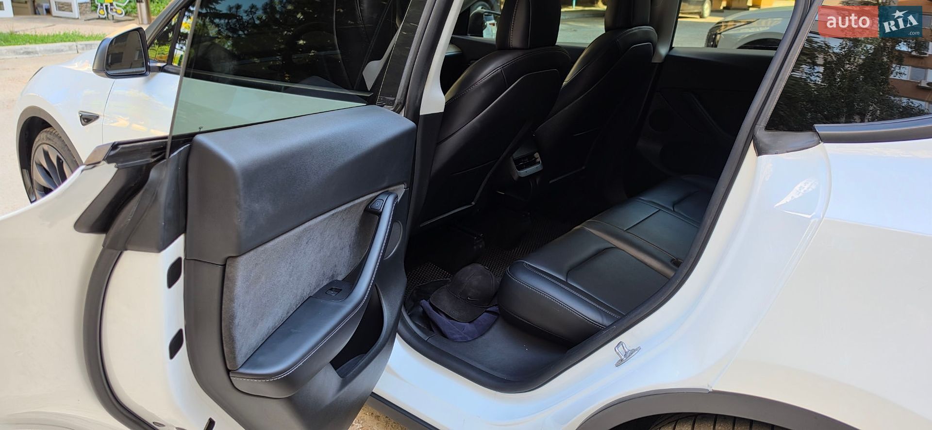 Tesla Model Y 2022 VIN 7SAYGDEF2NF457519 фото оголошення 13 з 23
