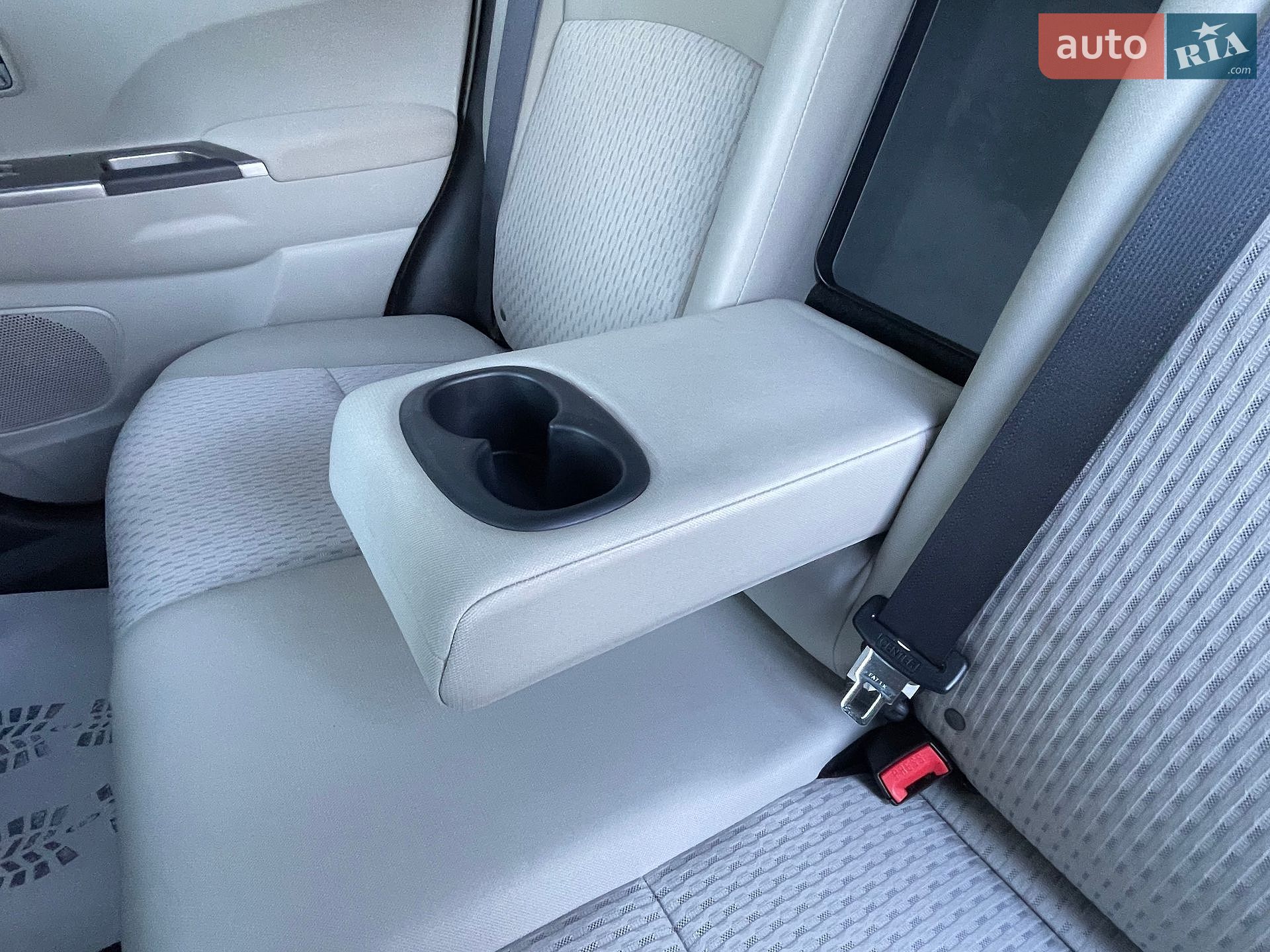 Mitsubishi Outlander Sport 2018 VIN JA4AP3AU7JU017420 фото оголошення 25 з 72