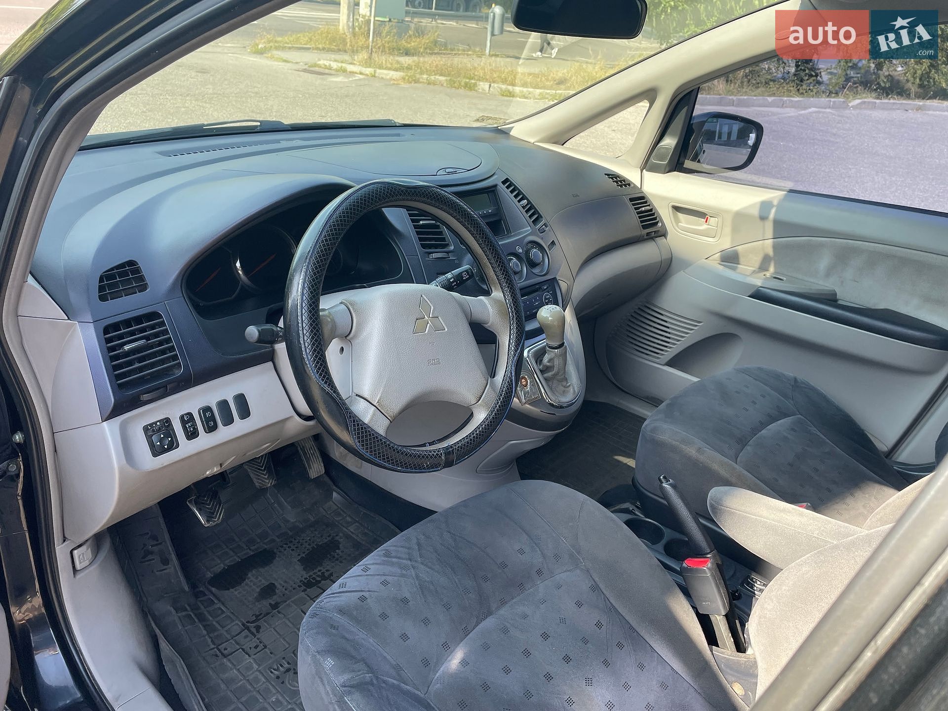 Mitsubishi Grandis 2004 VIN JMBLNNA4W4Z001620 фото оголошення 9 з 12