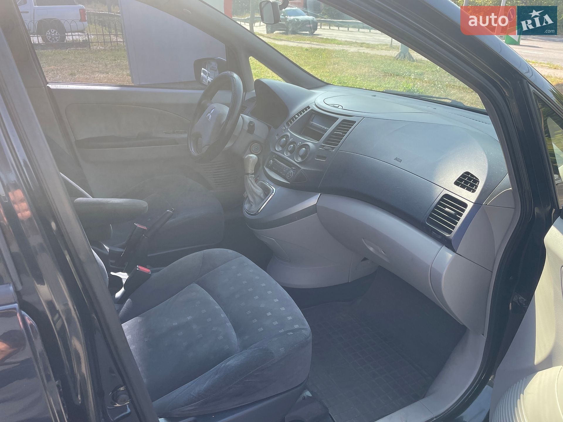 Mitsubishi Grandis 2004 VIN JMBLNNA4W4Z001620 фото оголошення 12 з 12