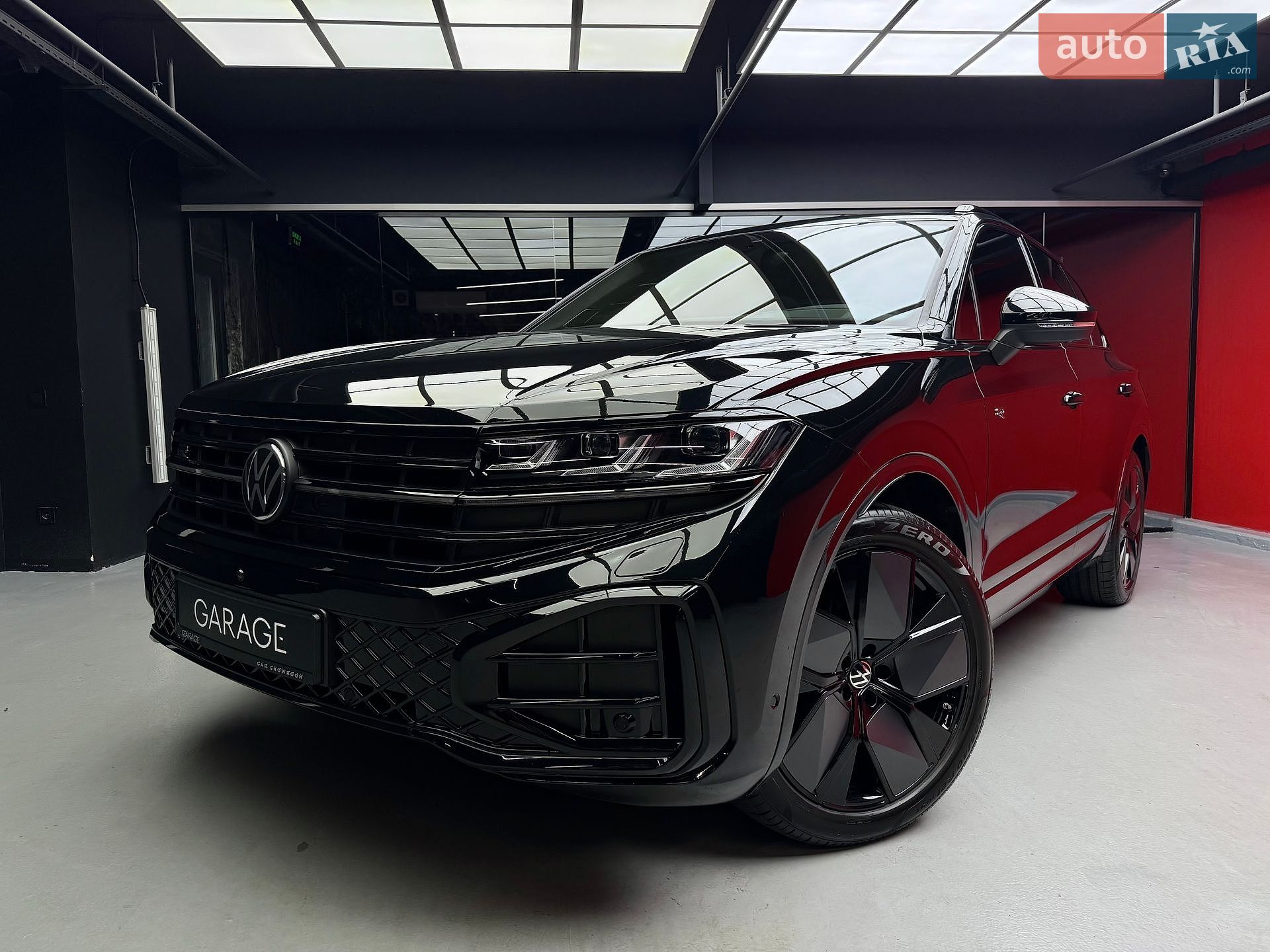 Volkswagen Touareg 2025 VIN WVGZZZCR9TD002625 фото оголошення 4 з 53