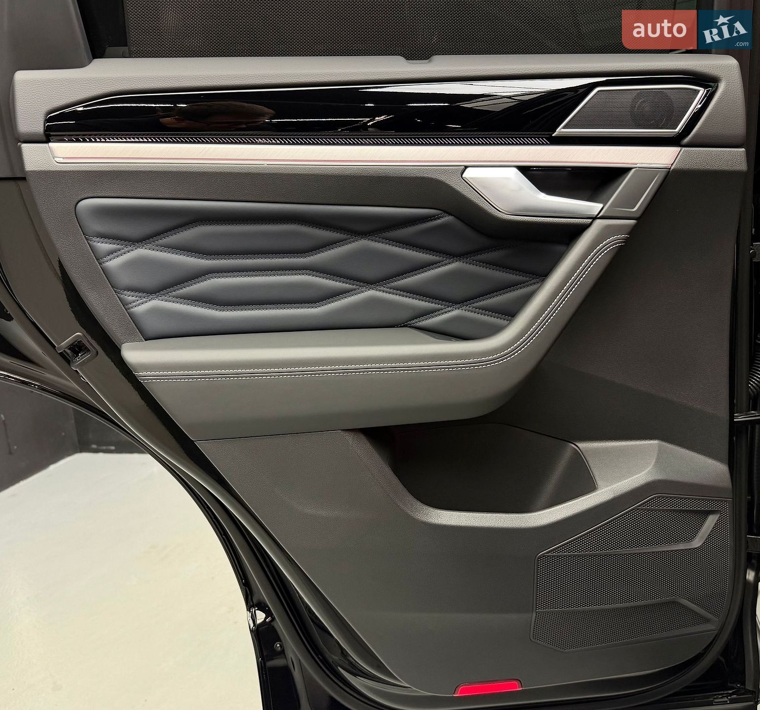 Volkswagen Touareg 2025 VIN WVGZZZCR9TD002625 фото оголошення 36 з 53