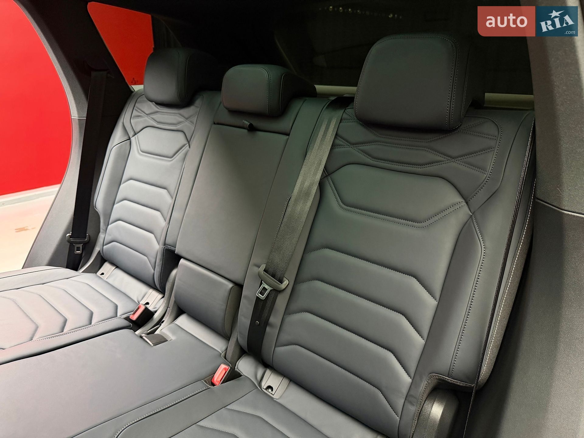 Volkswagen Touareg 2025 VIN WVGZZZCR9TD002625 фото оголошення 38 з 53