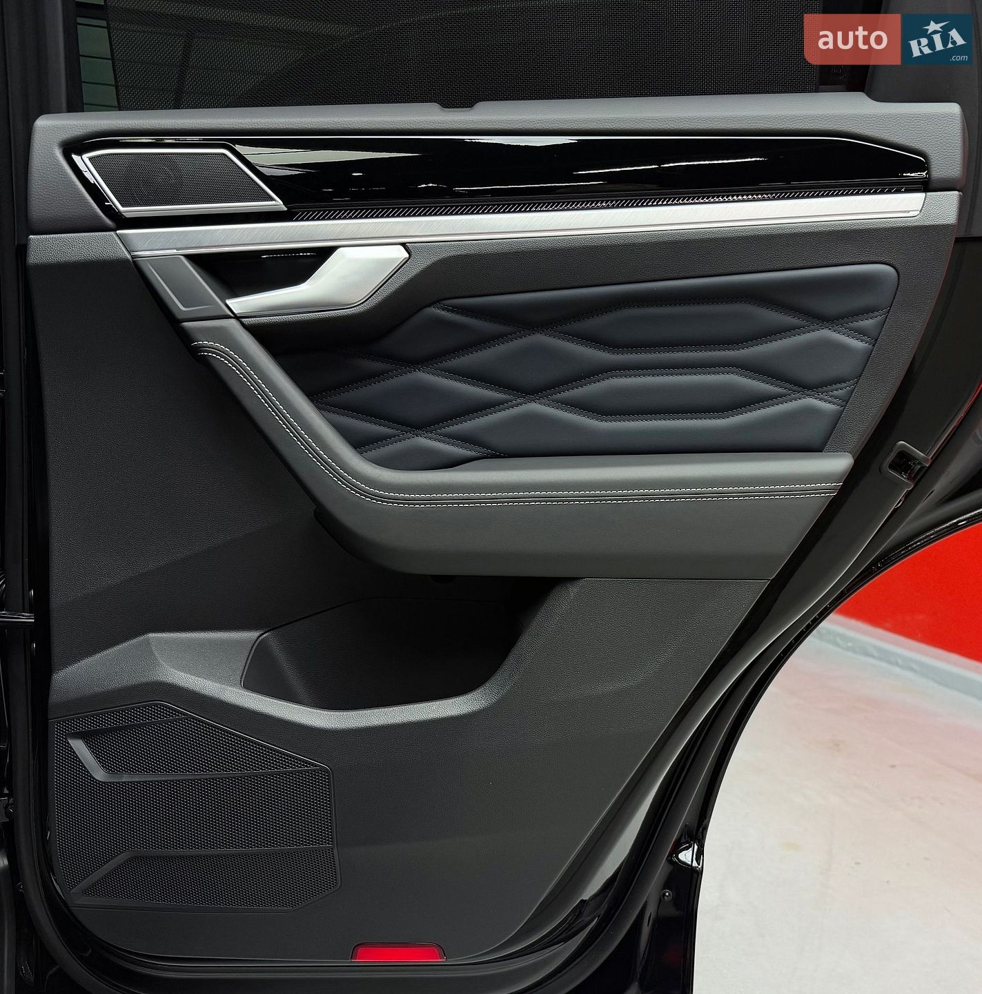 Volkswagen Touareg 2025 VIN WVGZZZCR9TD002625 фото оголошення 43 з 53