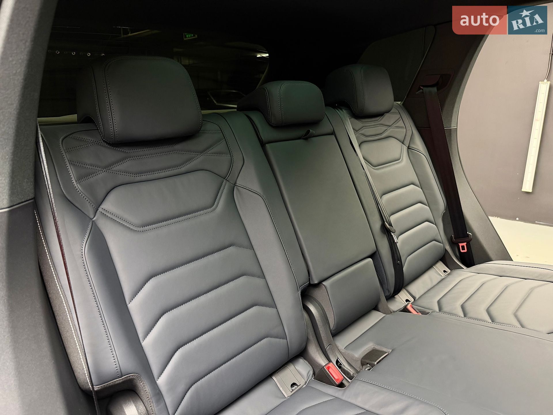 Volkswagen Touareg 2025 VIN WVGZZZCR9TD002625 фото оголошення 44 з 53