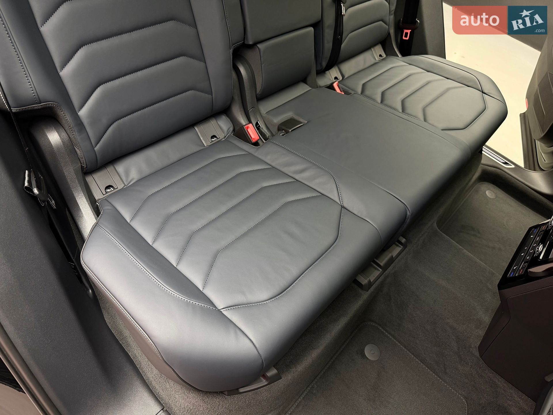 Volkswagen Touareg 2025 VIN WVGZZZCR9TD002625 фото оголошення 45 з 53