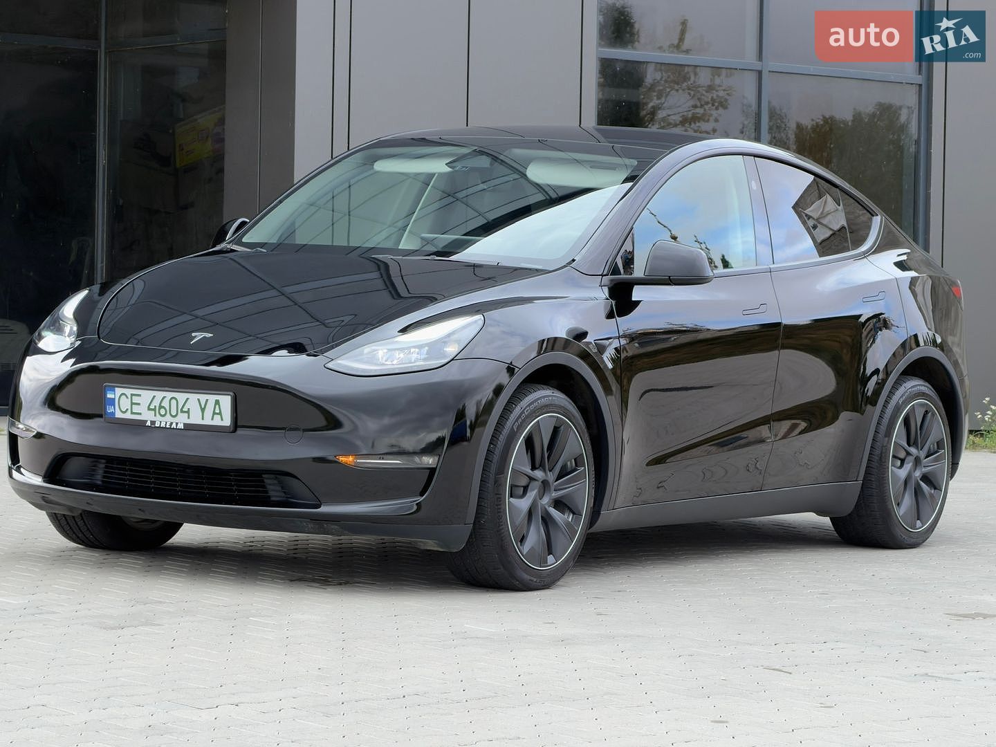 Tesla Model Y 2024 VIN 7SAYGAEEXRF063469 фото оголошення 3 з 48