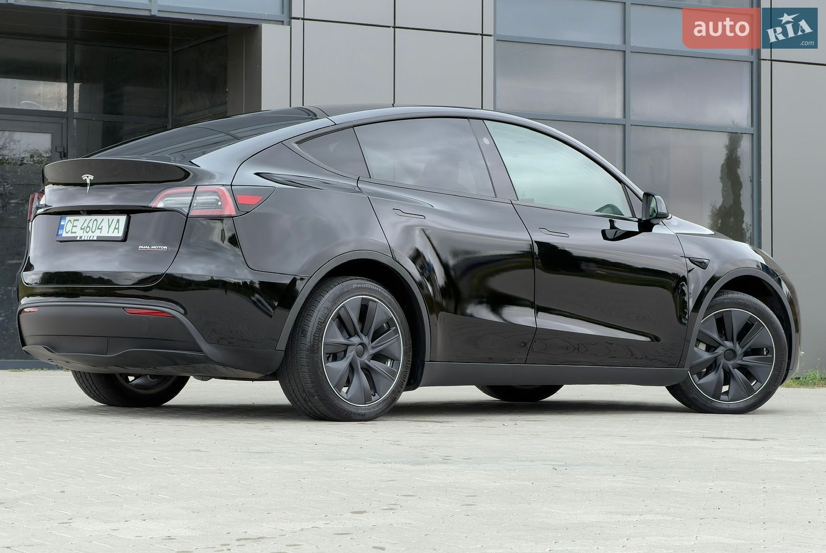 Tesla Model Y 2024 VIN 7SAYGAEEXRF063469 фото оголошення 4 з 48