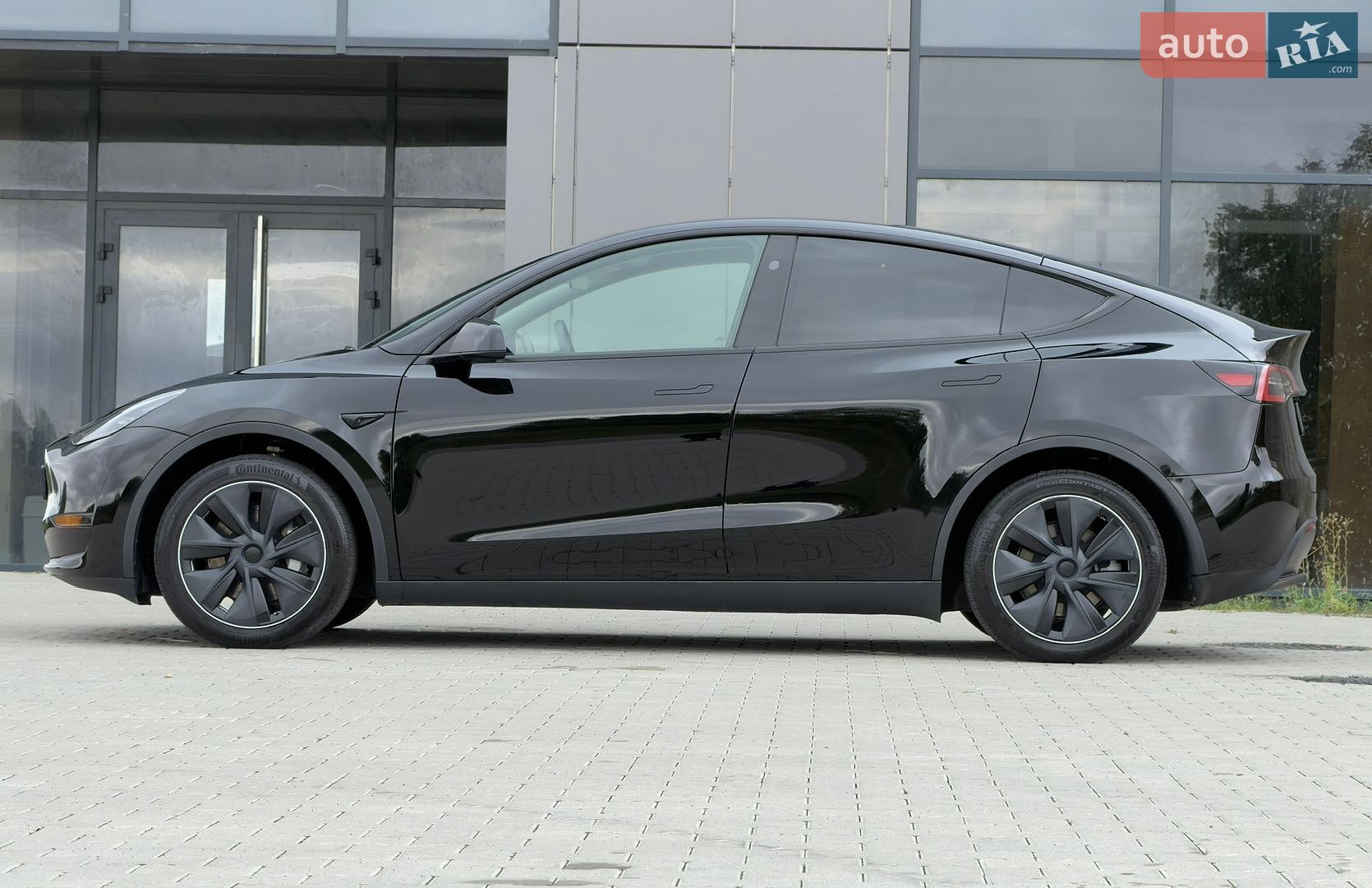 Tesla Model Y 2024 VIN 7SAYGAEEXRF063469 фото оголошення 5 з 48