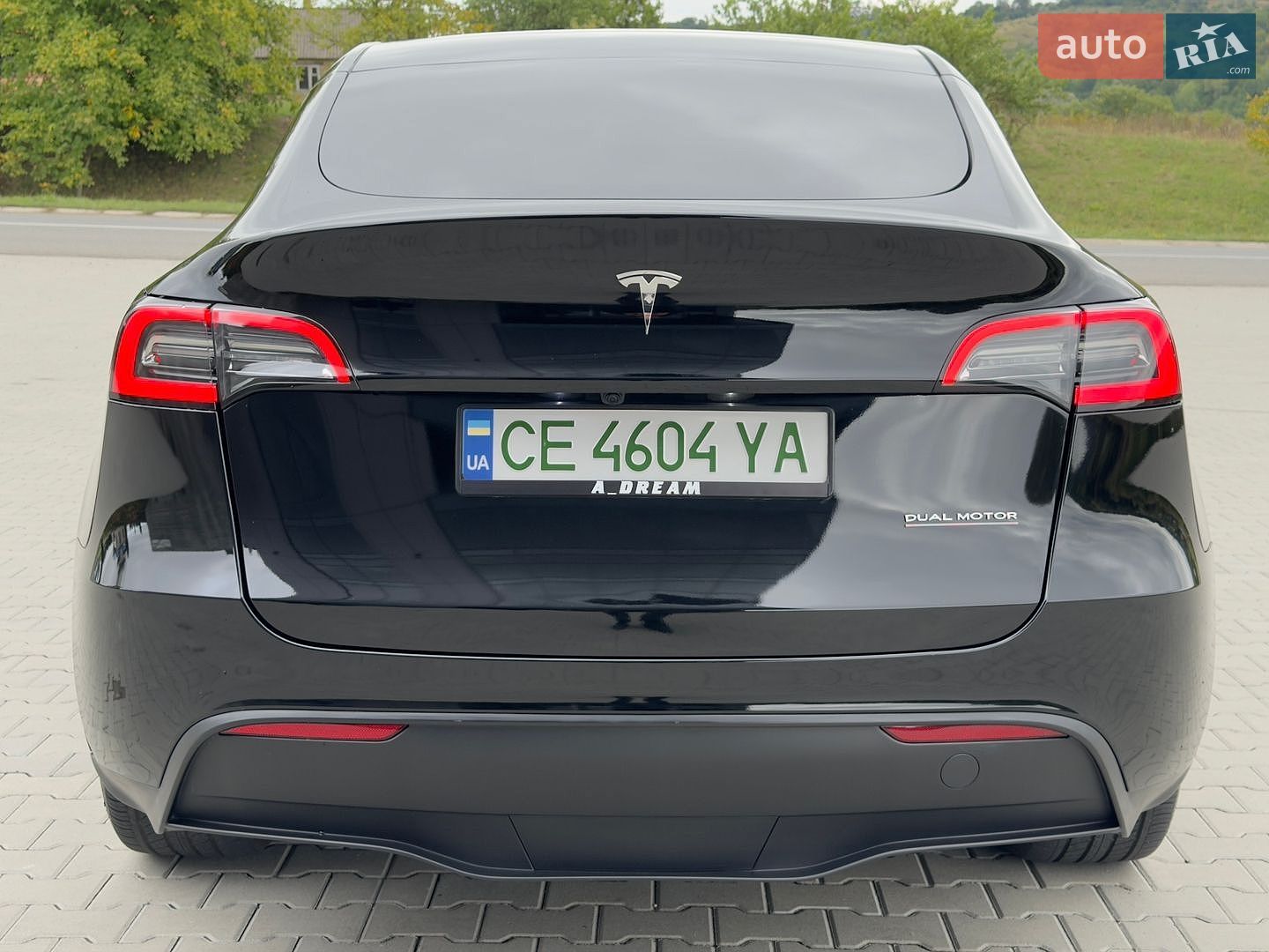 Tesla Model Y 2024 VIN 7SAYGAEEXRF063469 фото оголошення 8 з 48