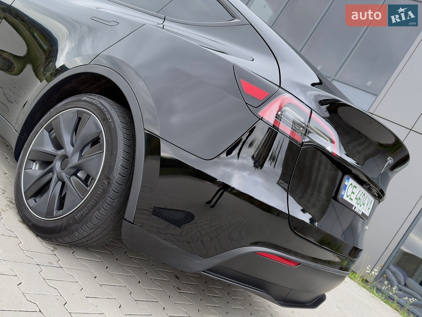 Tesla Model Y 2024 VIN 7SAYGAEEXRF063469 фото оголошення 40 з 48
