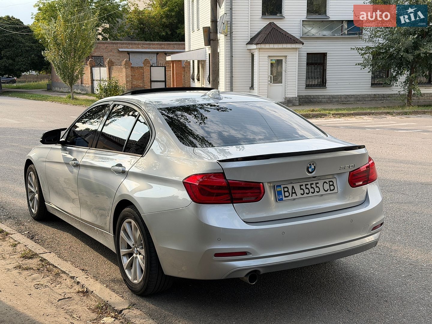 BMW 3 Series 2016 VIN WBA8E1G54GNT99680 фото оголошення 5 з 12