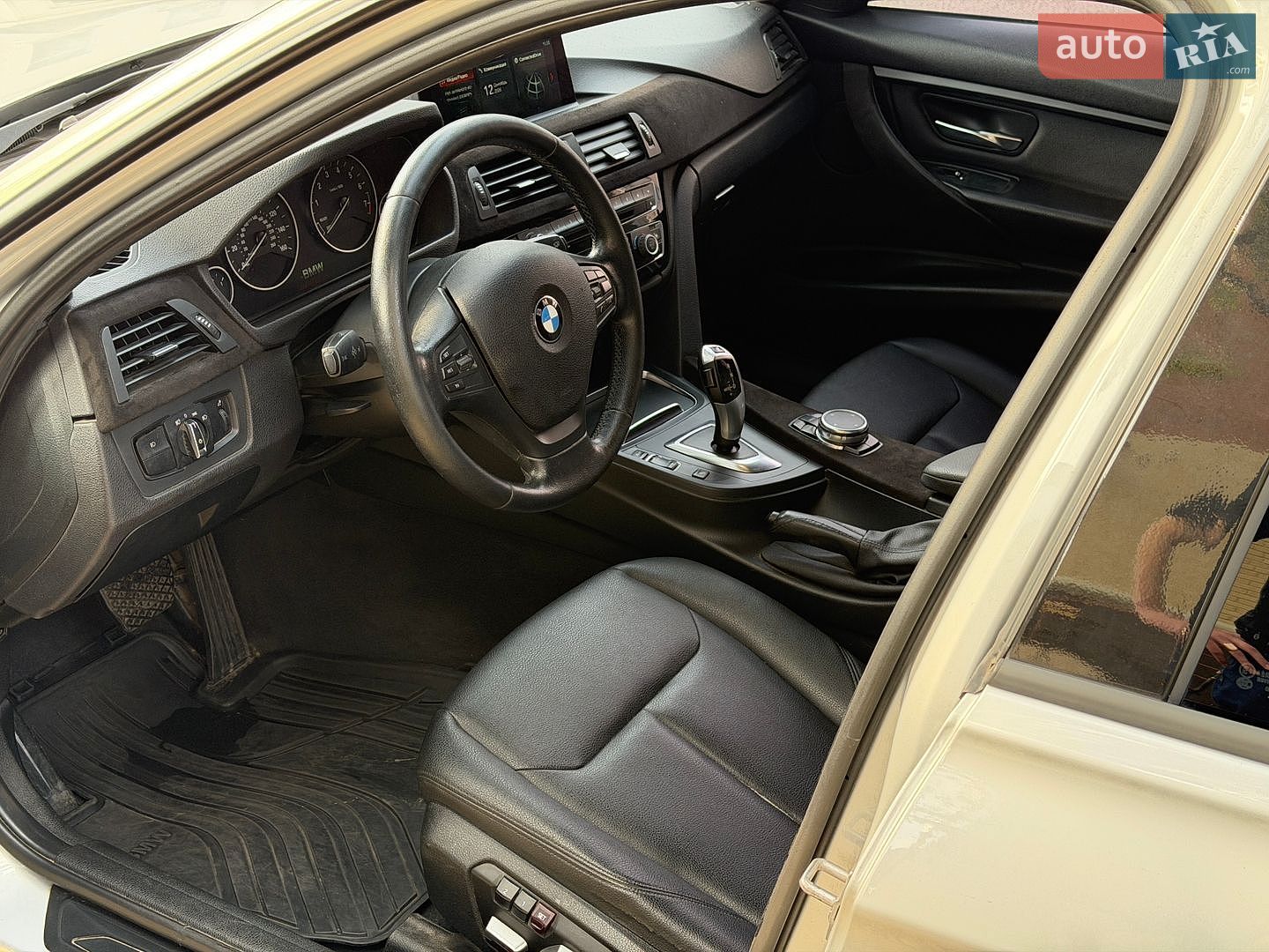 BMW 3 Series 2016 VIN WBA8E1G54GNT99680 фото оголошення 9 з 12