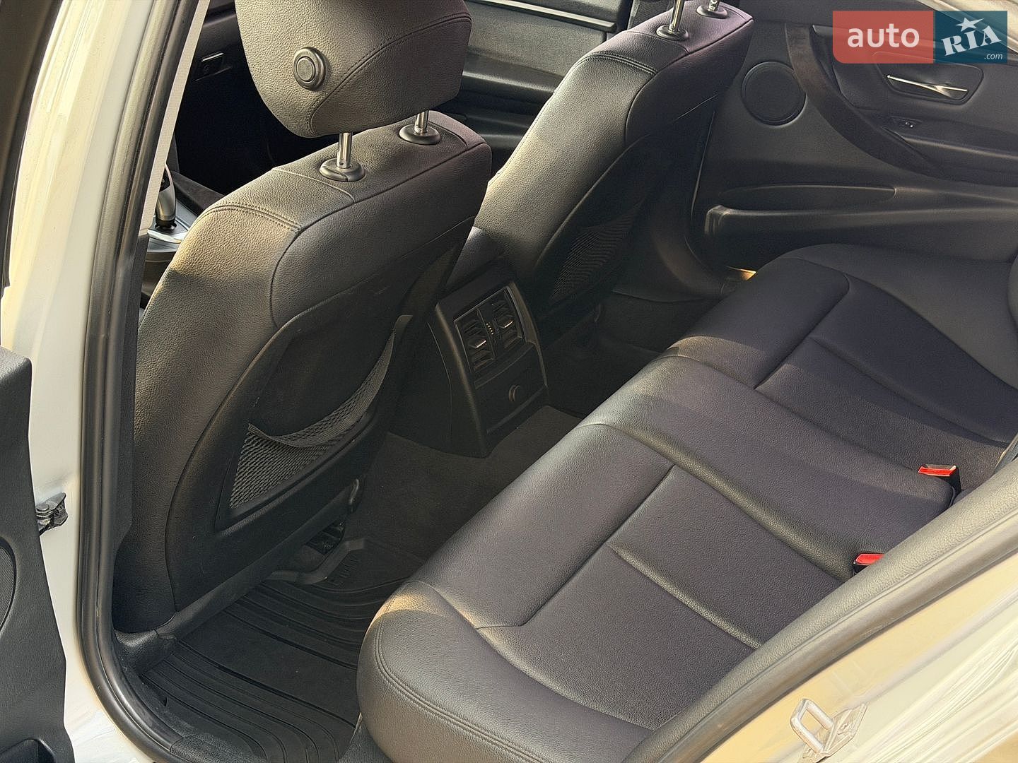 BMW 3 Series 2016 VIN WBA8E1G54GNT99680 фото оголошення 10 з 12