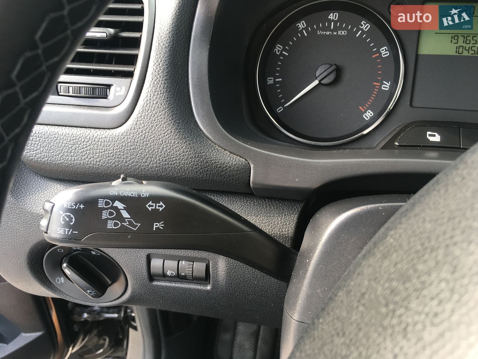 Skoda Fabia 2011 VIN TMBJC65J5B3178228 фото оголошення 37 з 110
