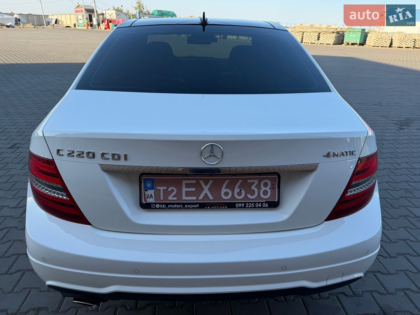 Mercedes-Benz C-Class 2014 VIN WDDGF8EB3EA917477 фото оголошення 4 з 63