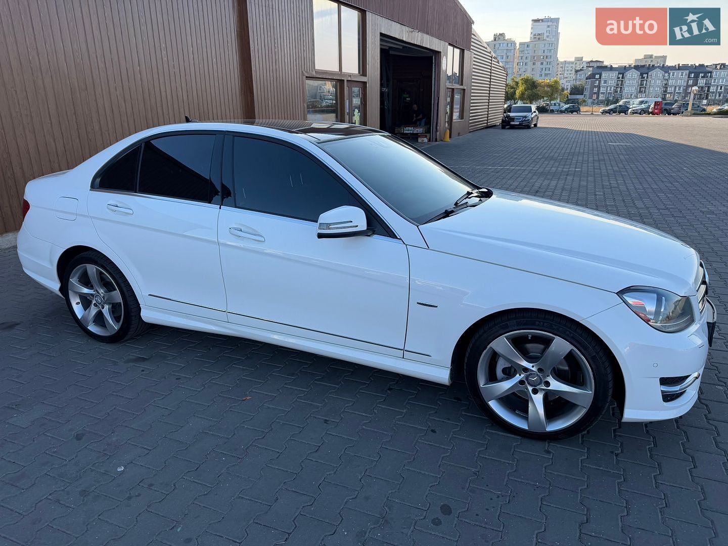 Mercedes-Benz C-Class 2014 VIN WDDGF8EB3EA917477 фото оголошення 2 з 63