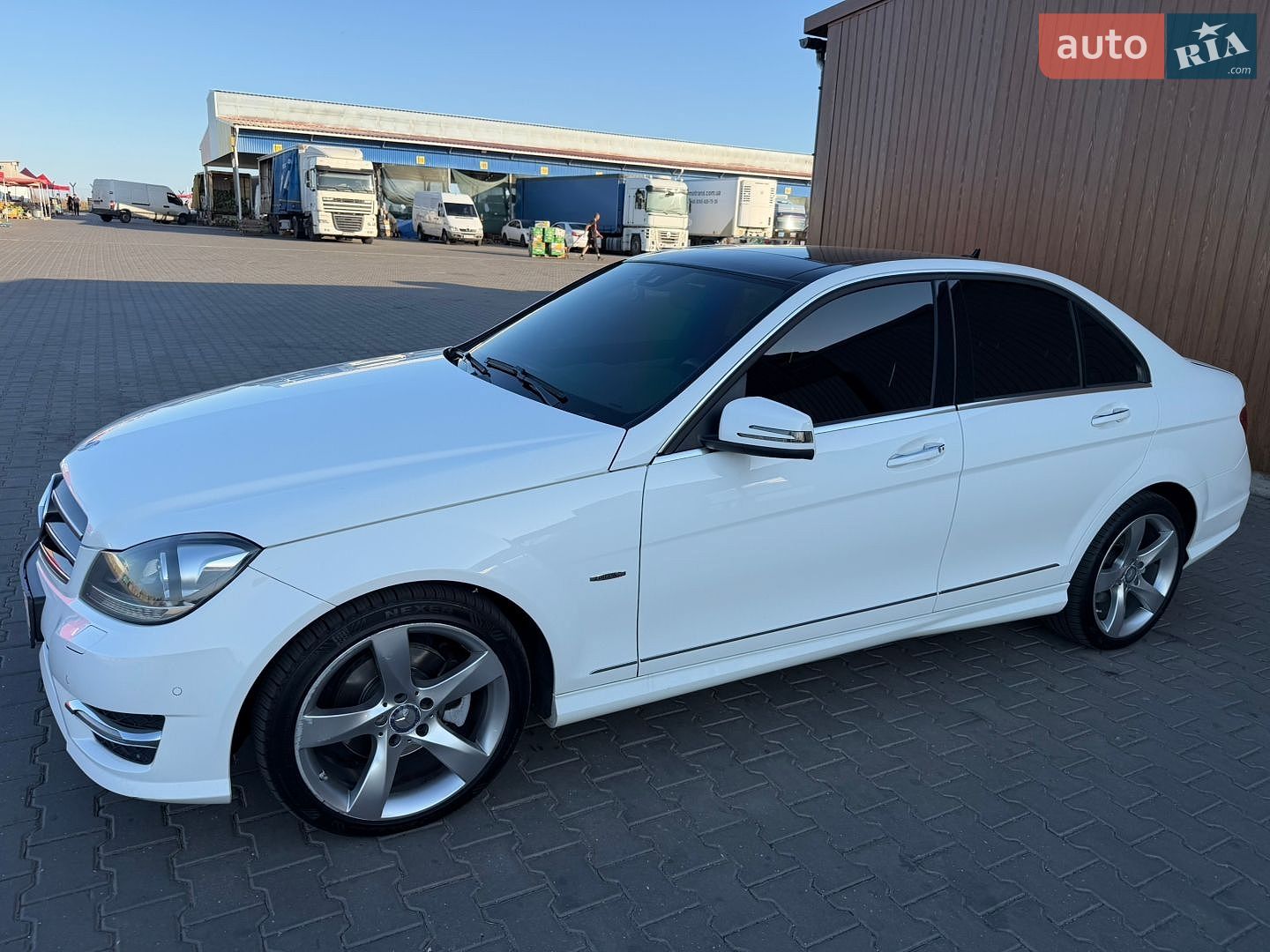 Mercedes-Benz C-Class 2014 VIN WDDGF8EB3EA917477 фото оголошення 7 з 63