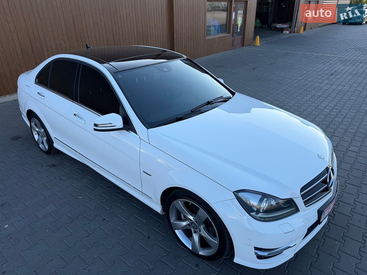Mercedes-Benz C-Class 2014 VIN WDDGF8EB3EA917477 фото оголошення 9 з 63