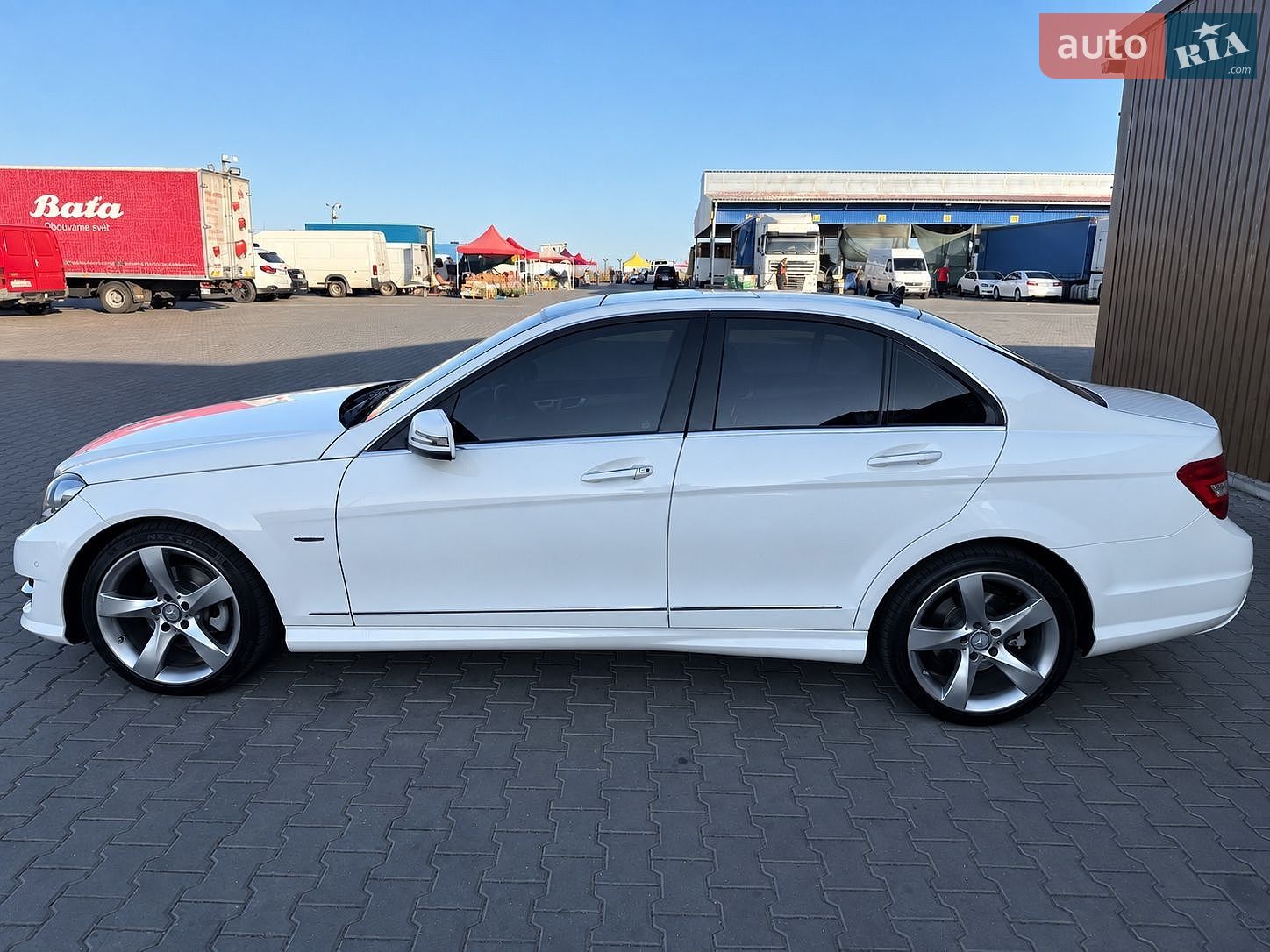 Mercedes-Benz C-Class 2014 VIN WDDGF8EB3EA917477 фото оголошення 6 з 63