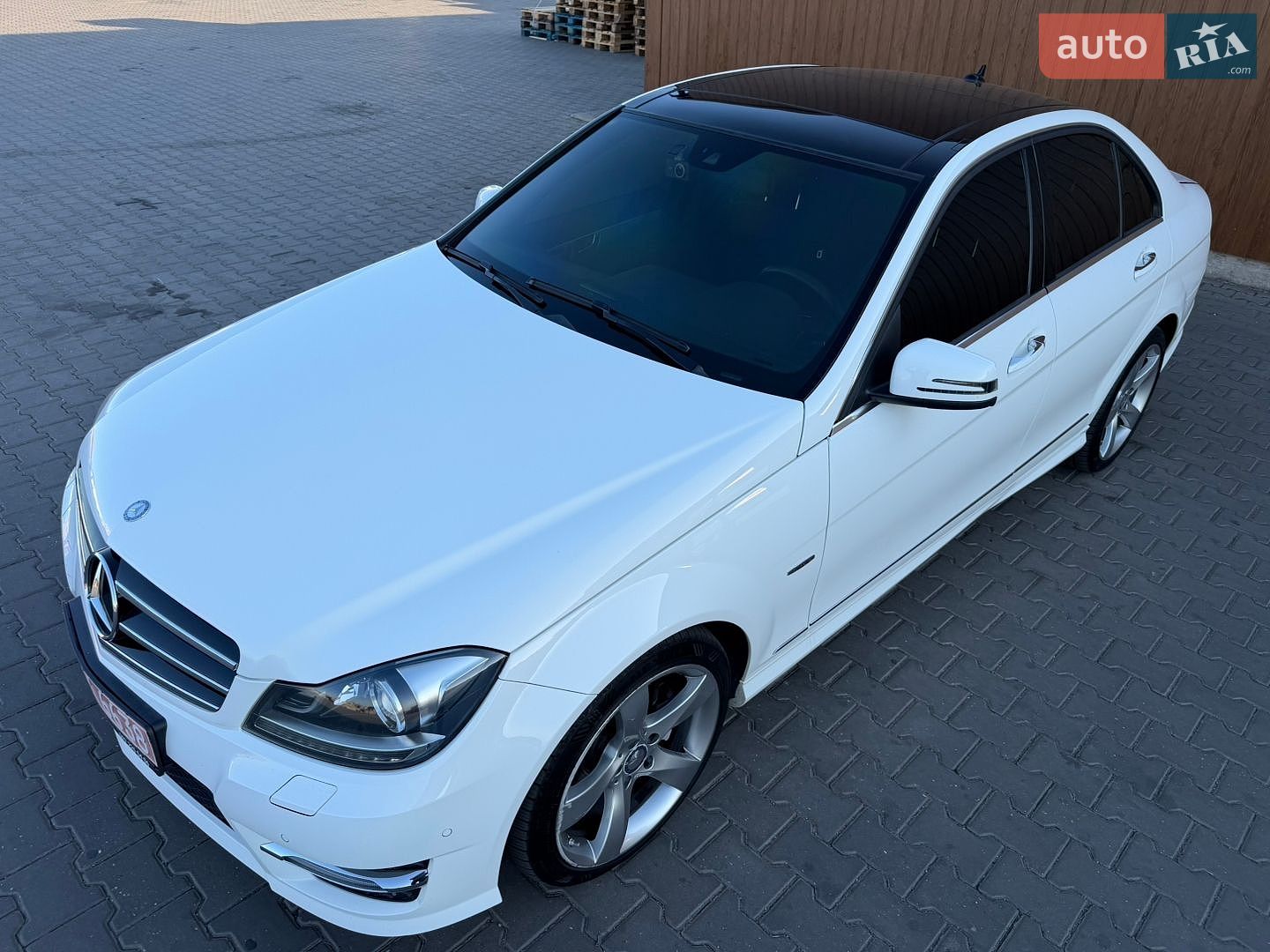 Mercedes-Benz C-Class 2014 VIN WDDGF8EB3EA917477 фото оголошення 12 з 63