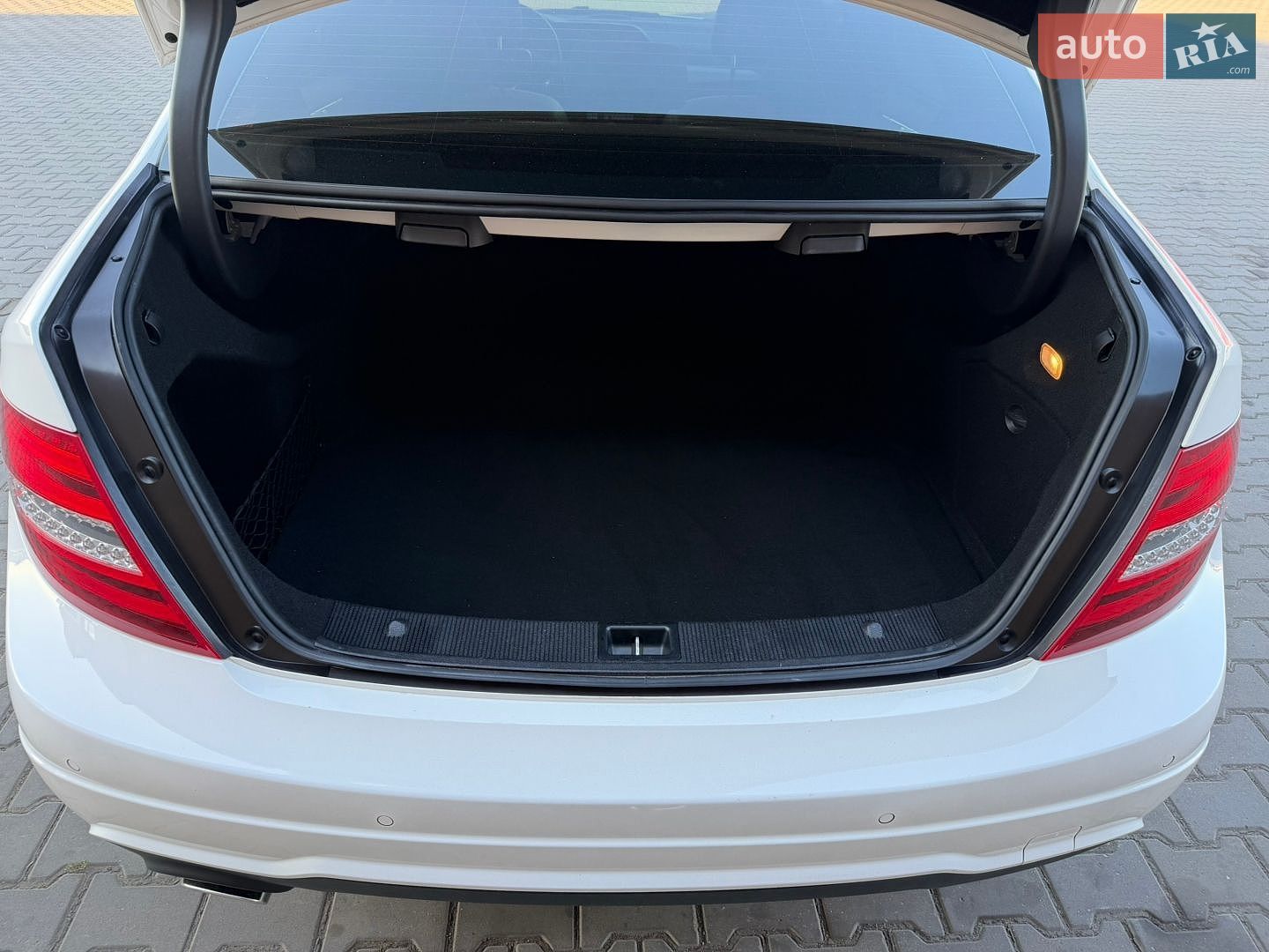 Mercedes-Benz C-Class 2014 VIN WDDGF8EB3EA917477 фото оголошення 22 з 63
