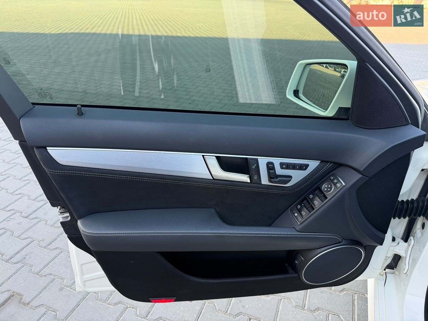 Mercedes-Benz C-Class 2014 VIN WDDGF8EB3EA917477 фото оголошення 26 з 63