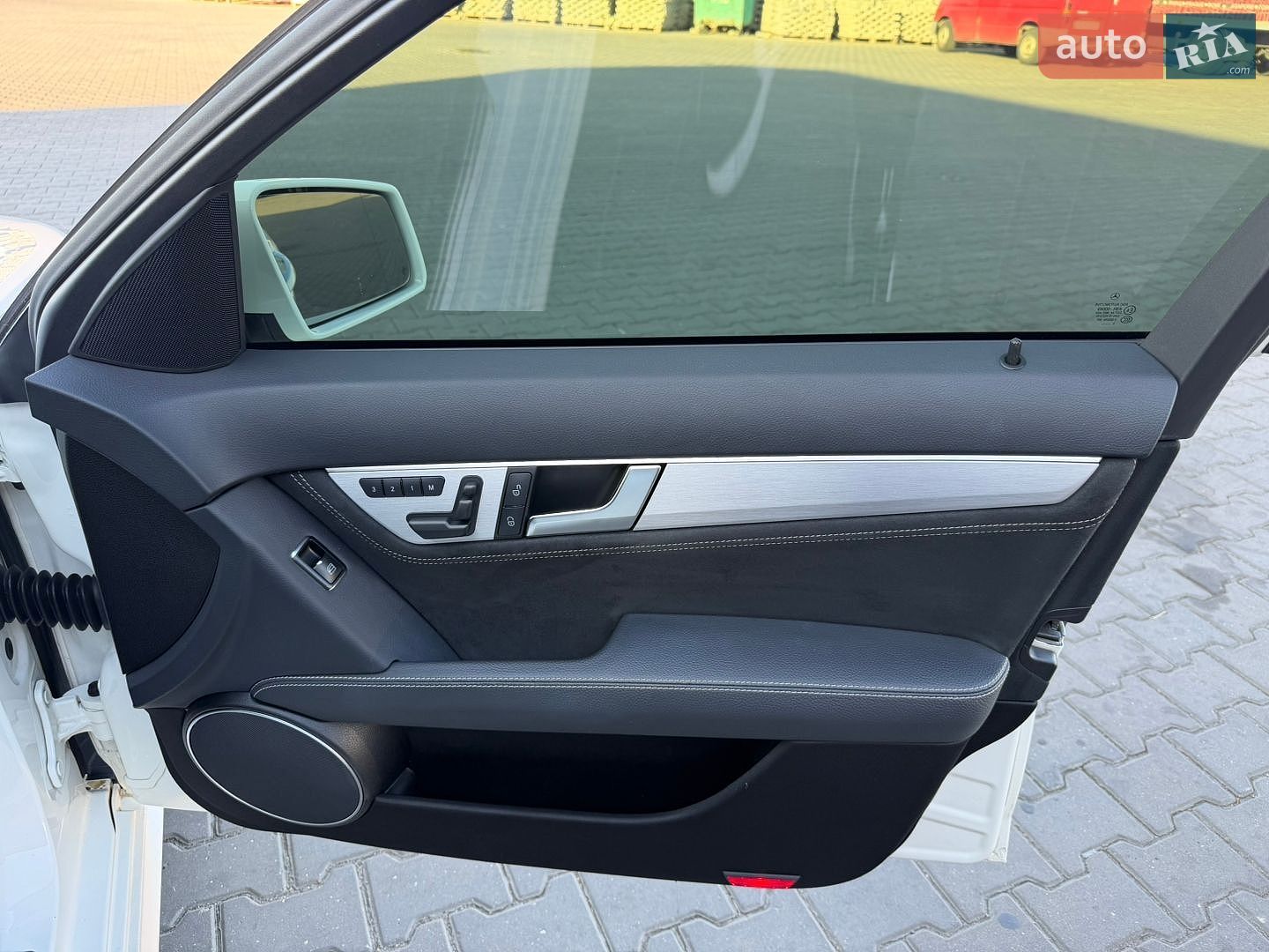 Mercedes-Benz C-Class 2014 VIN WDDGF8EB3EA917477 фото оголошення 29 з 63