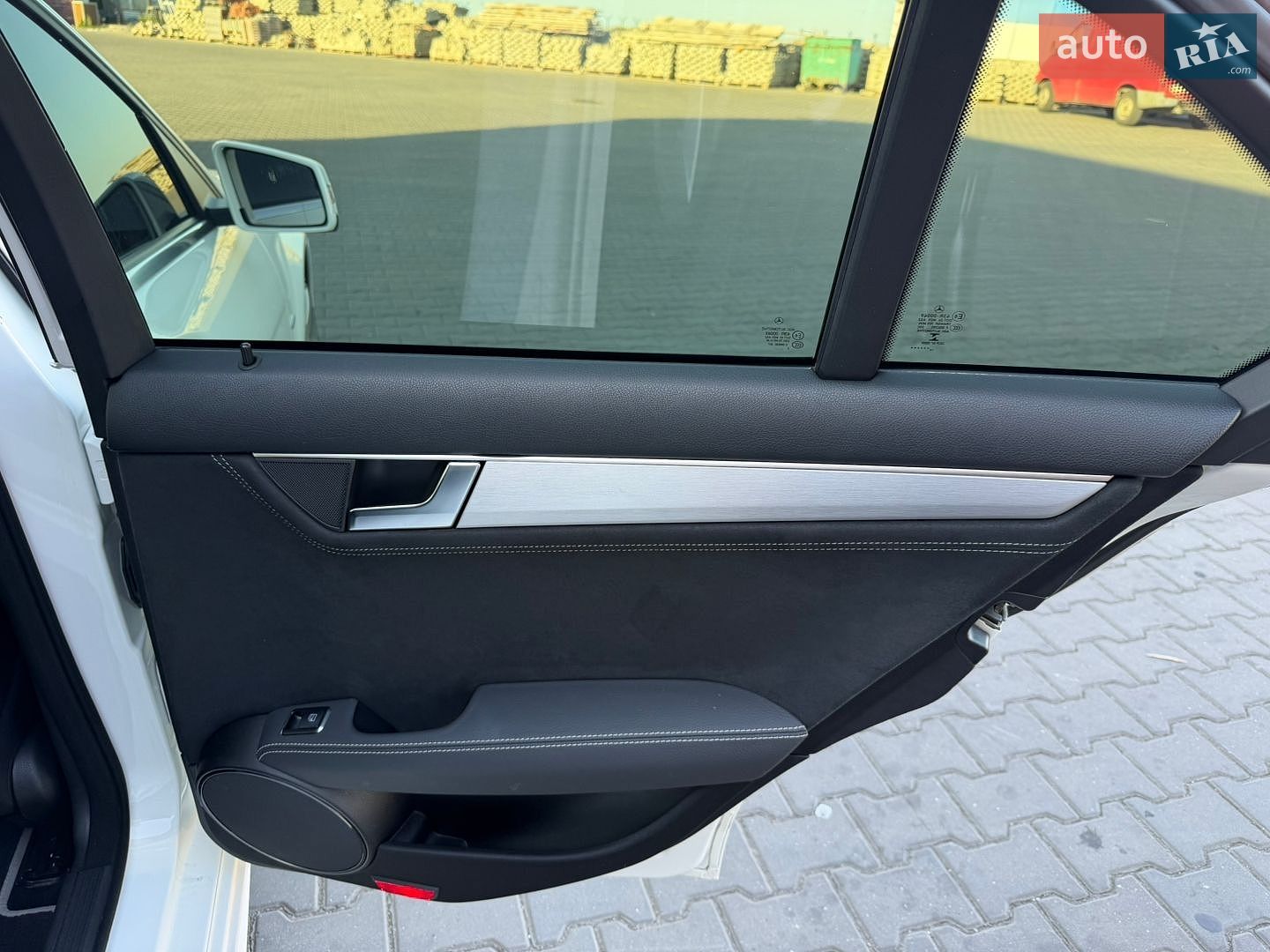 Mercedes-Benz C-Class 2014 VIN WDDGF8EB3EA917477 фото оголошення 28 з 63
