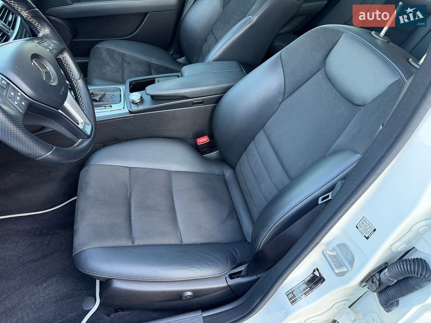 Mercedes-Benz C-Class 2014 VIN WDDGF8EB3EA917477 фото оголошення 31 з 63