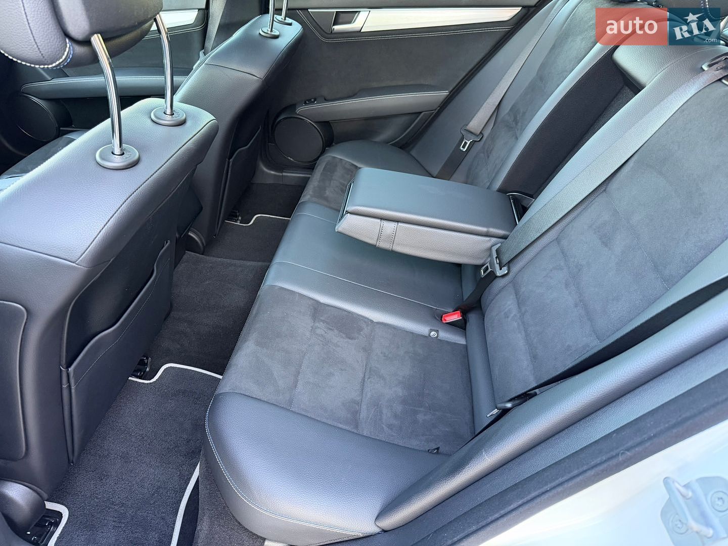 Mercedes-Benz C-Class 2014 VIN WDDGF8EB3EA917477 фото оголошення 35 з 63