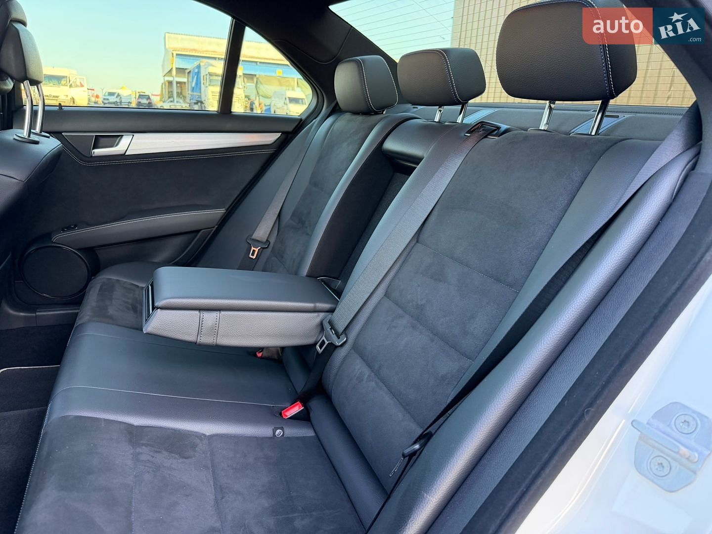 Mercedes-Benz C-Class 2014 VIN WDDGF8EB3EA917477 фото оголошення 36 з 63