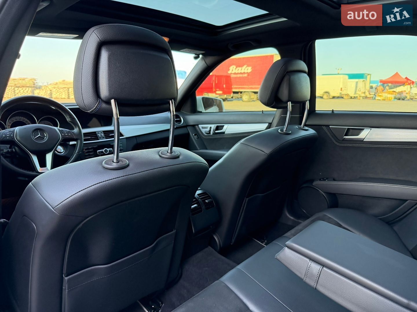 Mercedes-Benz C-Class 2014 VIN WDDGF8EB3EA917477 фото оголошення 37 з 63