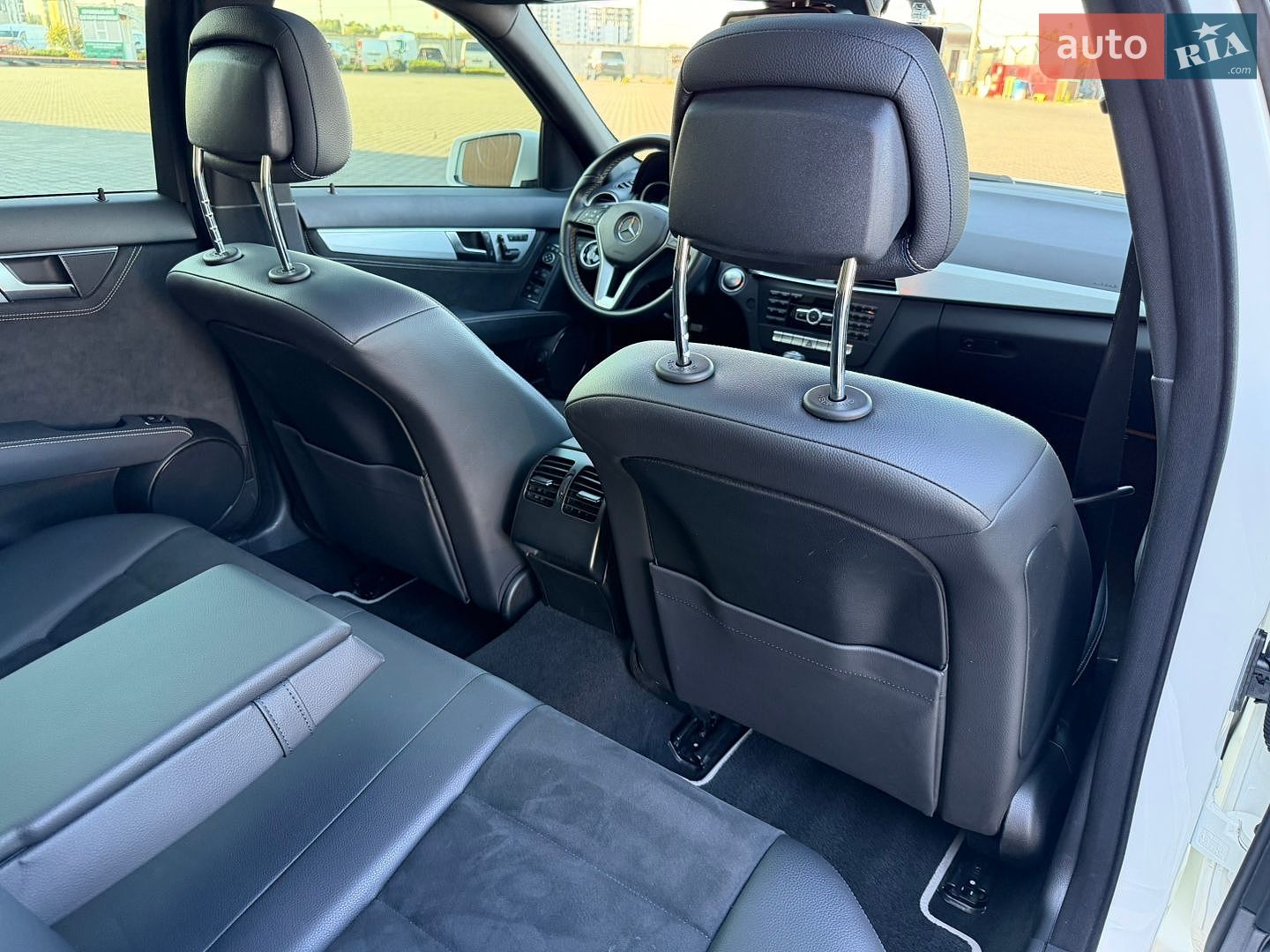 Mercedes-Benz C-Class 2014 VIN WDDGF8EB3EA917477 фото оголошення 39 з 63