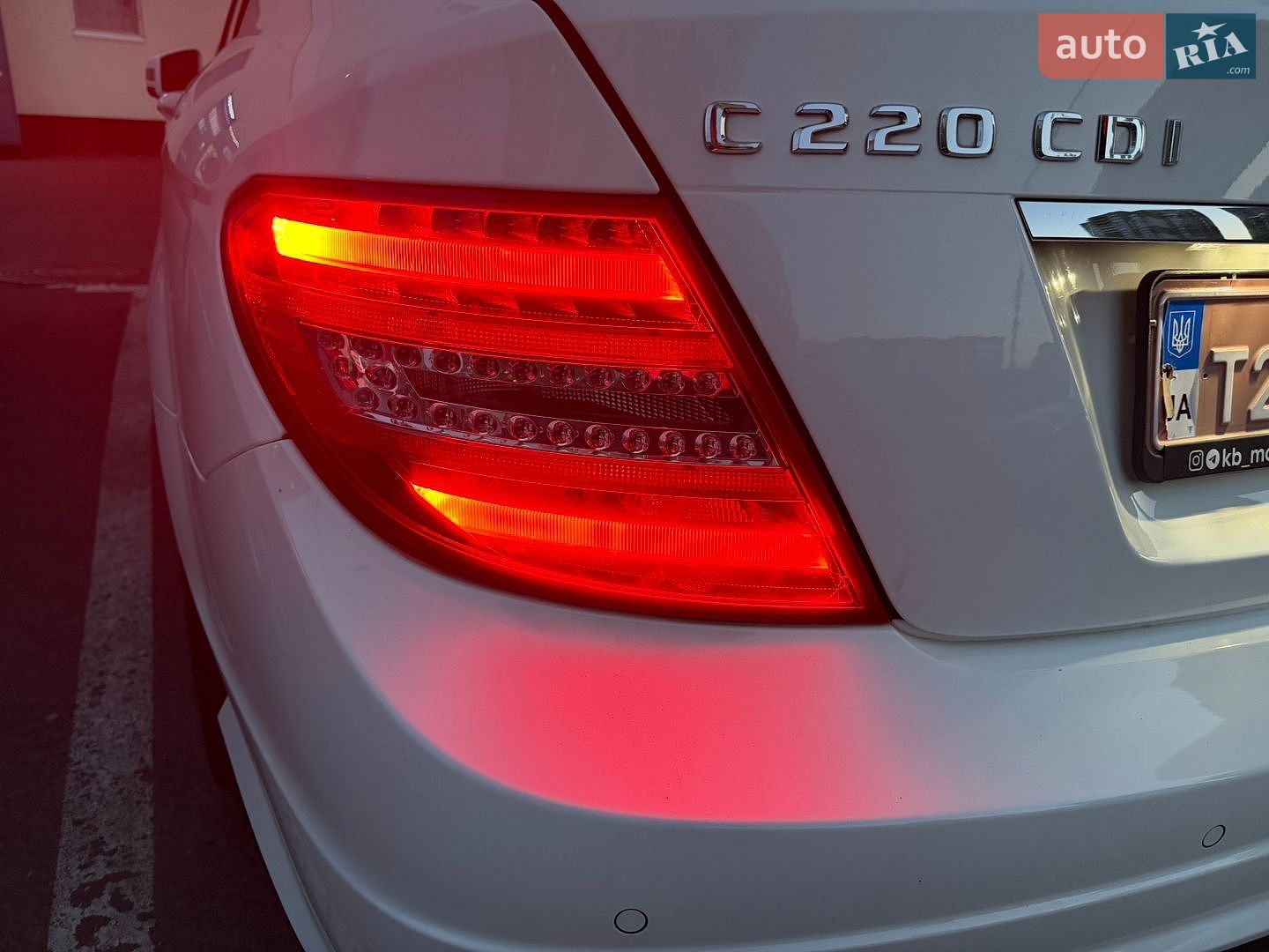 Mercedes-Benz C-Class 2014 VIN WDDGF8EB3EA917477 фото оголошення 18 з 63