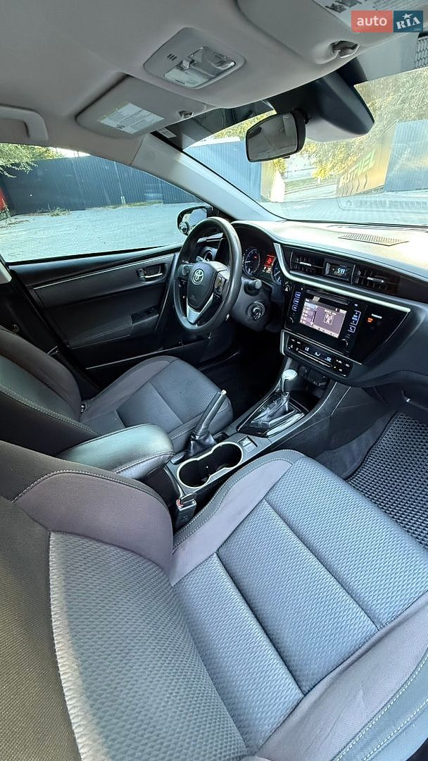 Toyota Corolla 2017 VIN 5YFBURHE7HP638572 фото оголошення 12 з 13